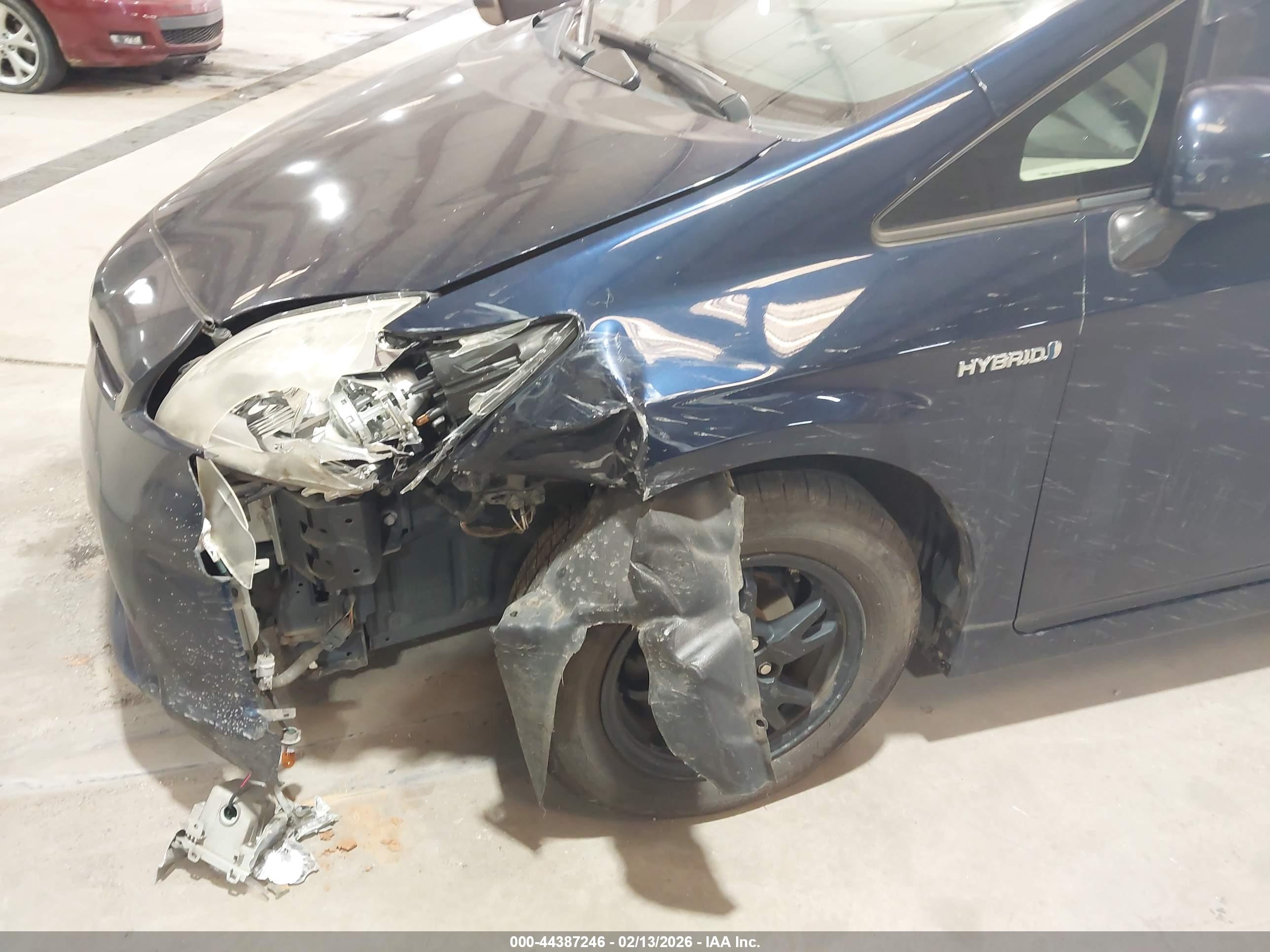 TOYOTA PRIUS image 6