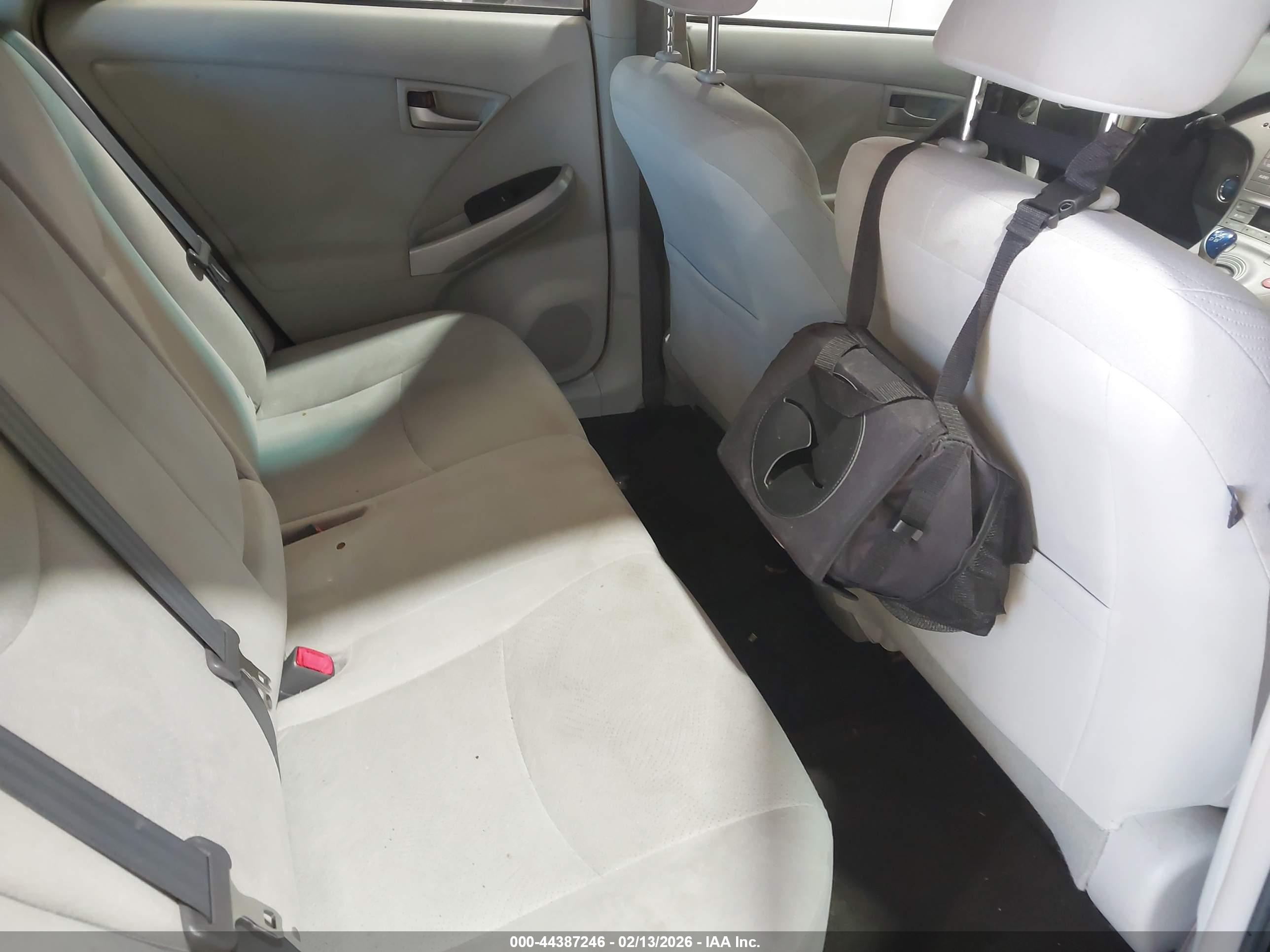 TOYOTA PRIUS image 8