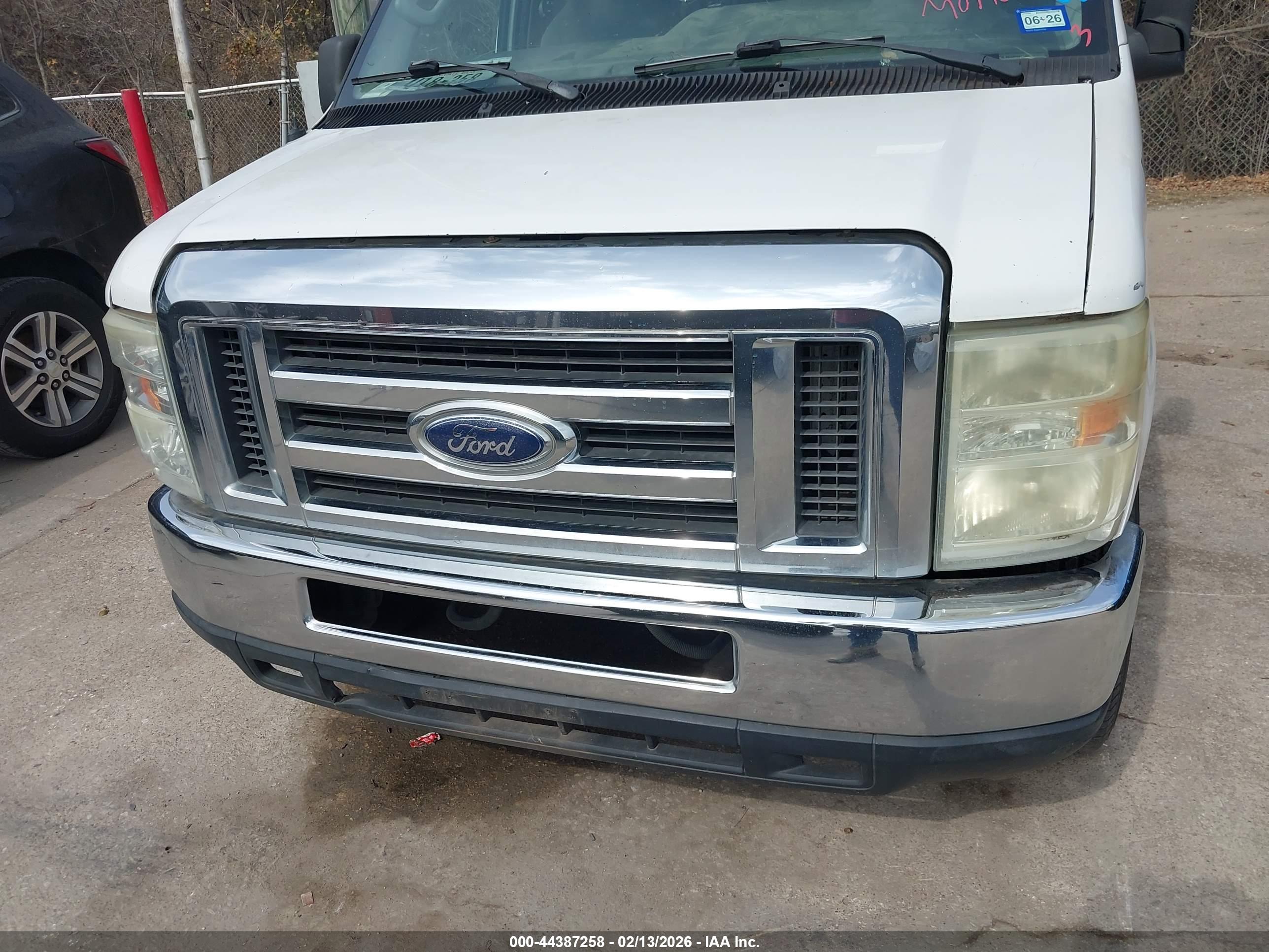 FORD E-350 image 6