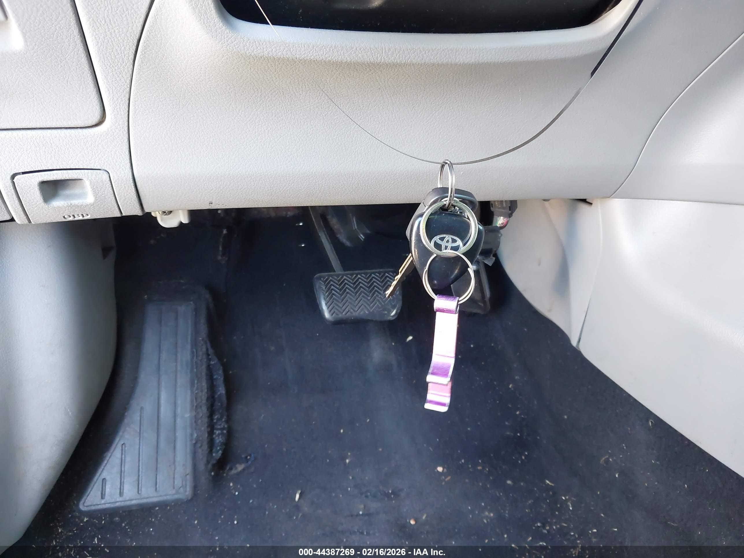 TOYOTA COROLLA image 11