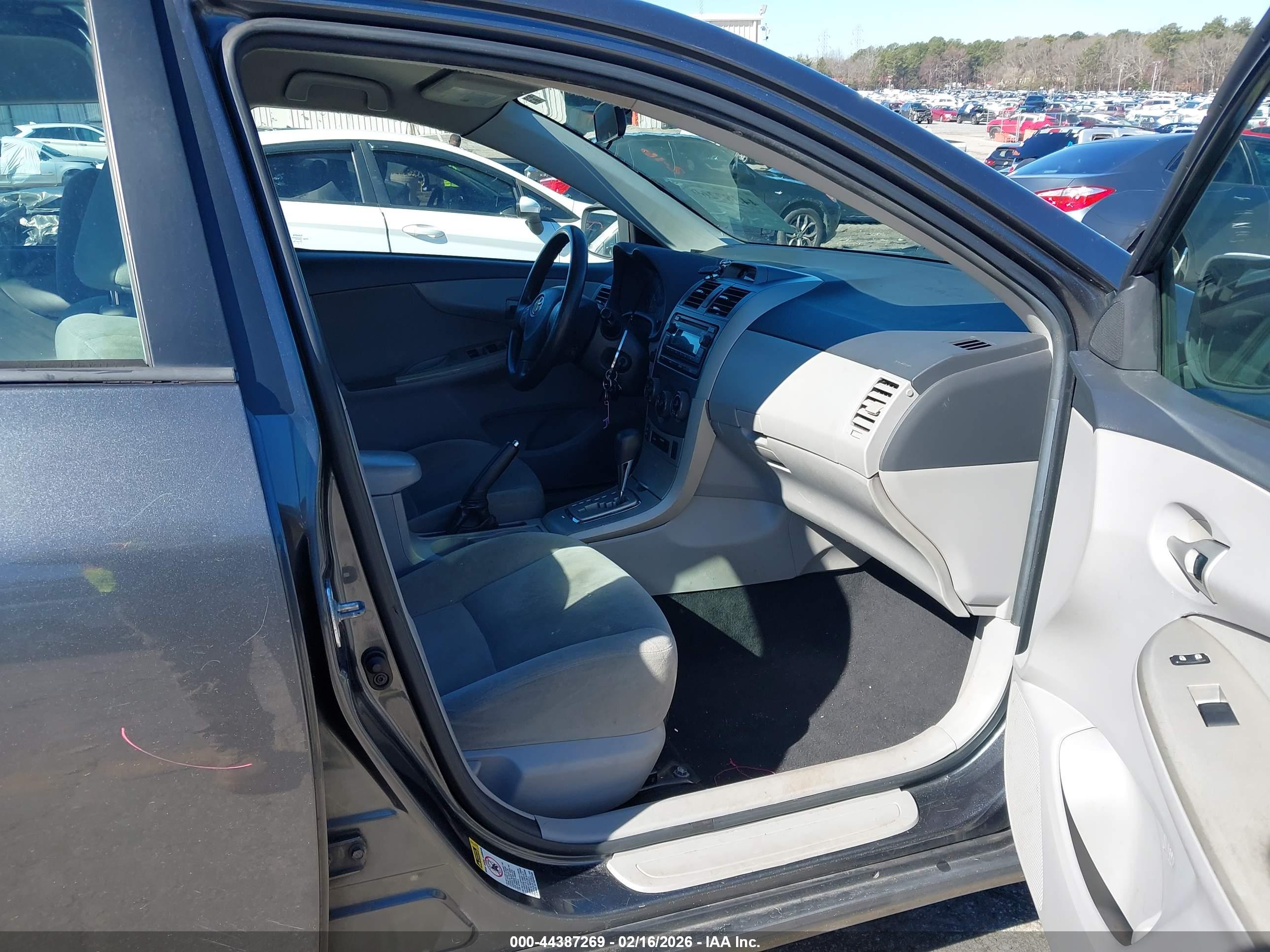 TOYOTA COROLLA image 5