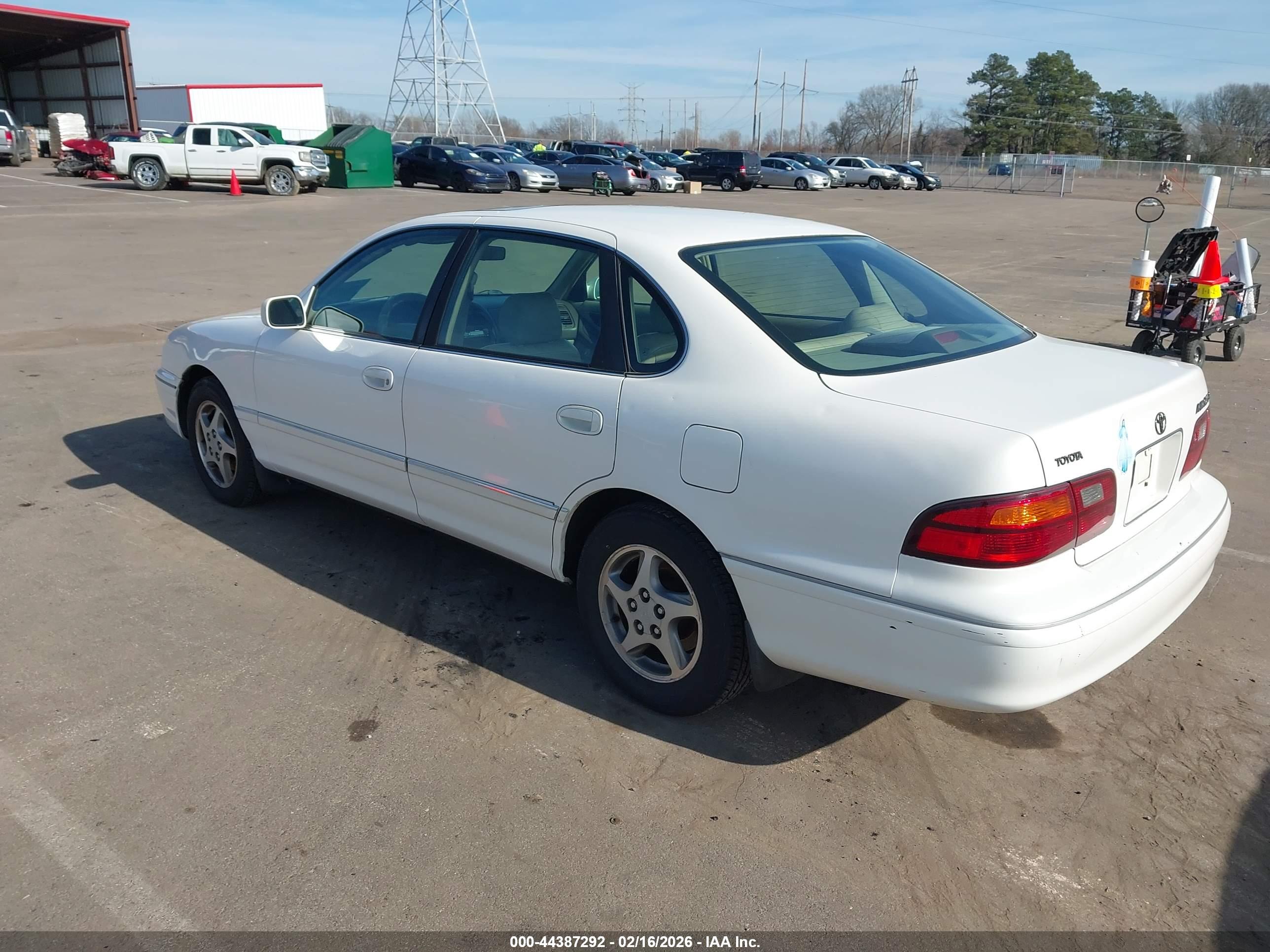 TOYOTA AVALON image 3