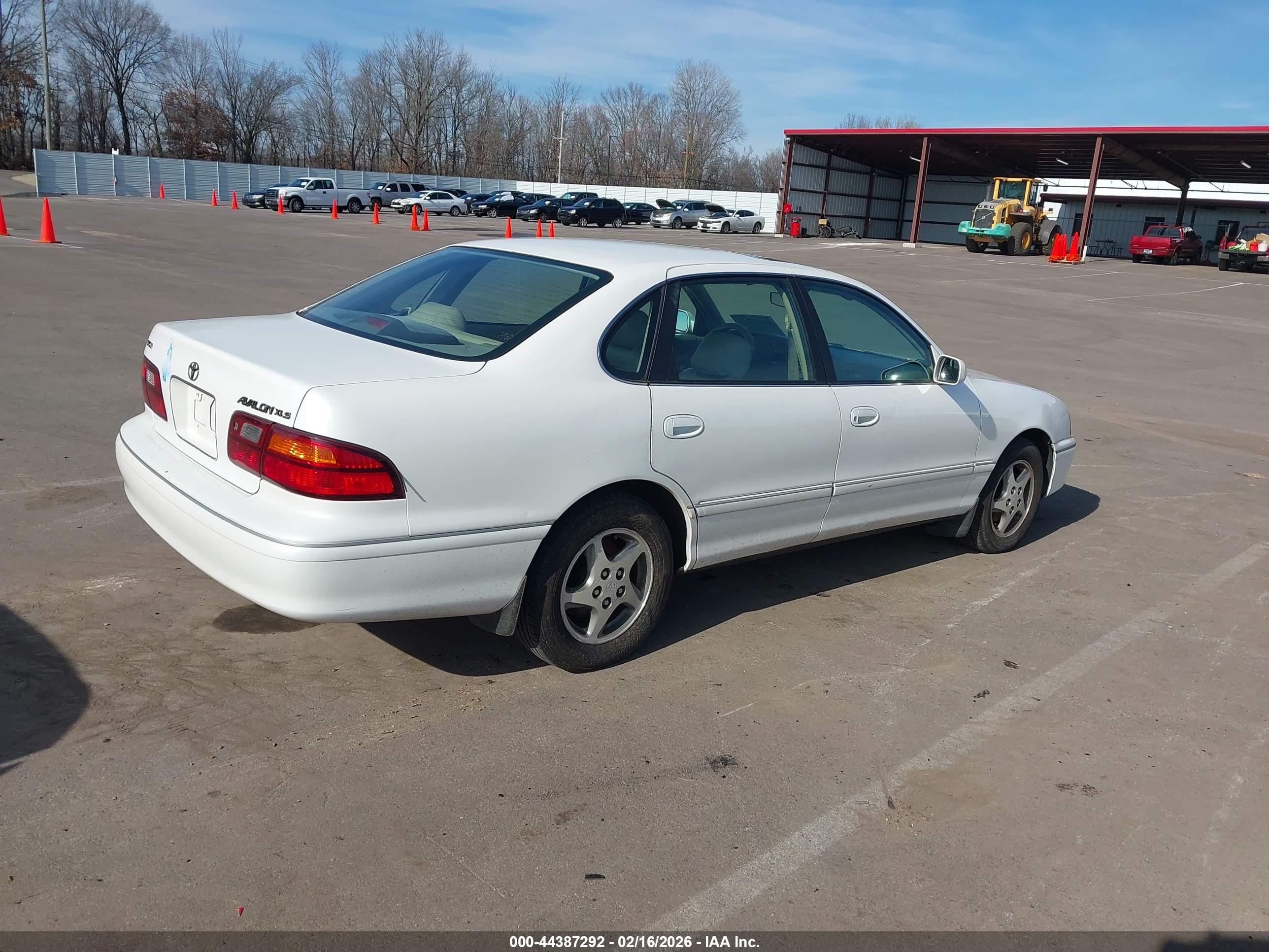 TOYOTA AVALON image 4