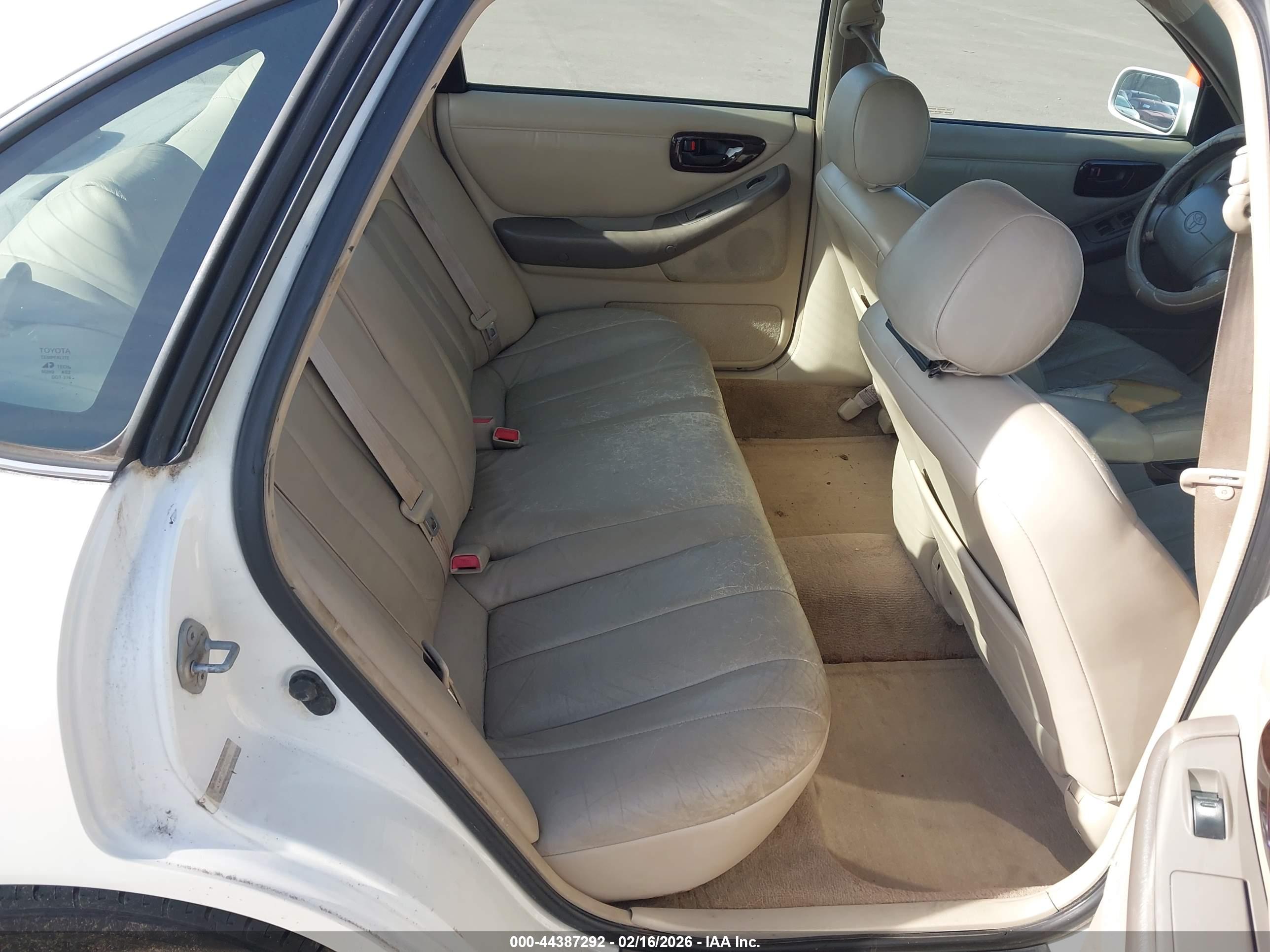 TOYOTA AVALON image 8