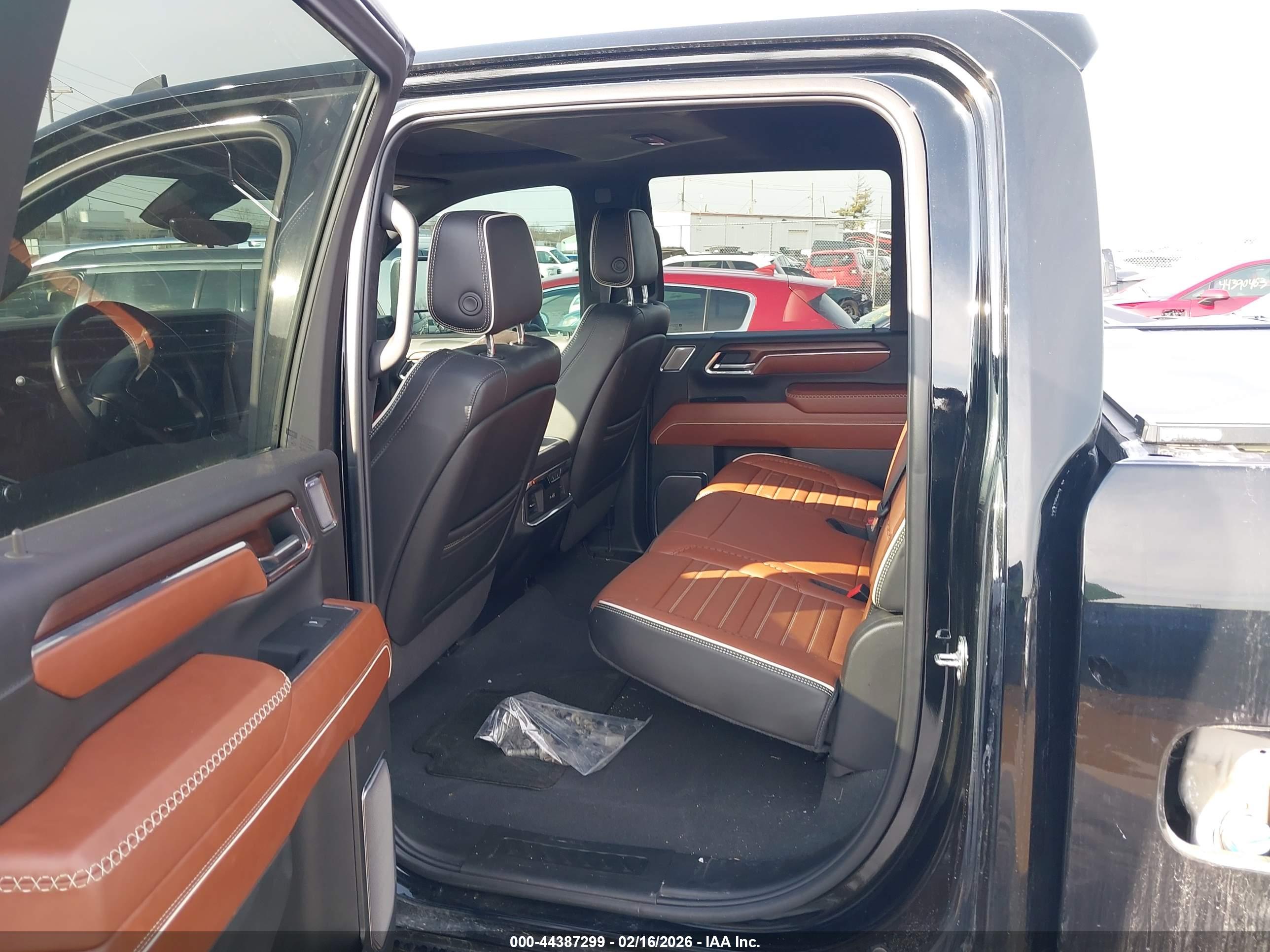 GMC SIERRA image 8