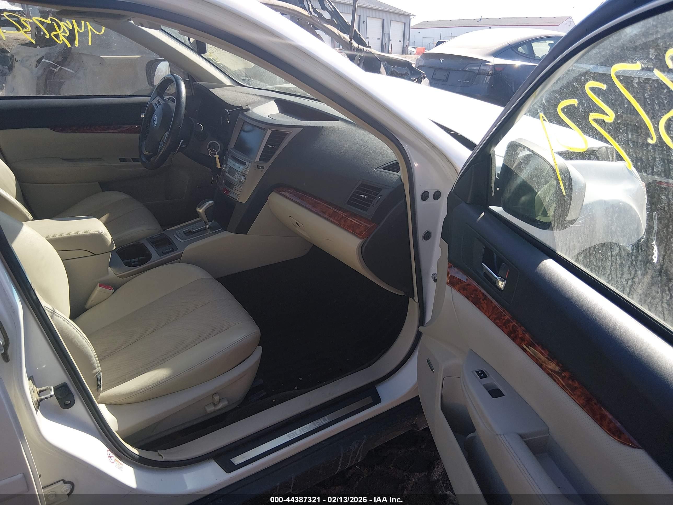 SUBARU OUTBACK image 5