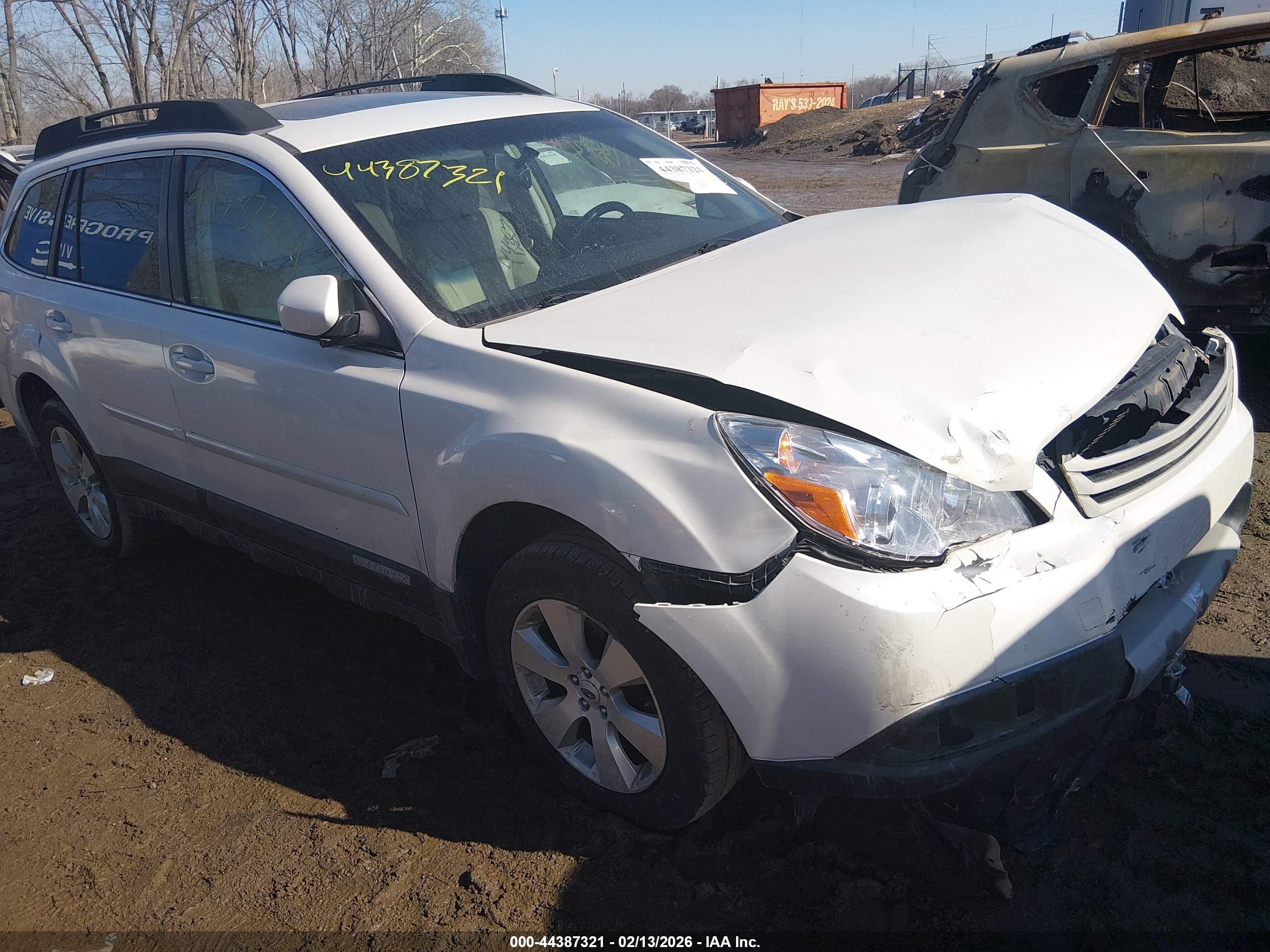 SUBARU OUTBACK image 6