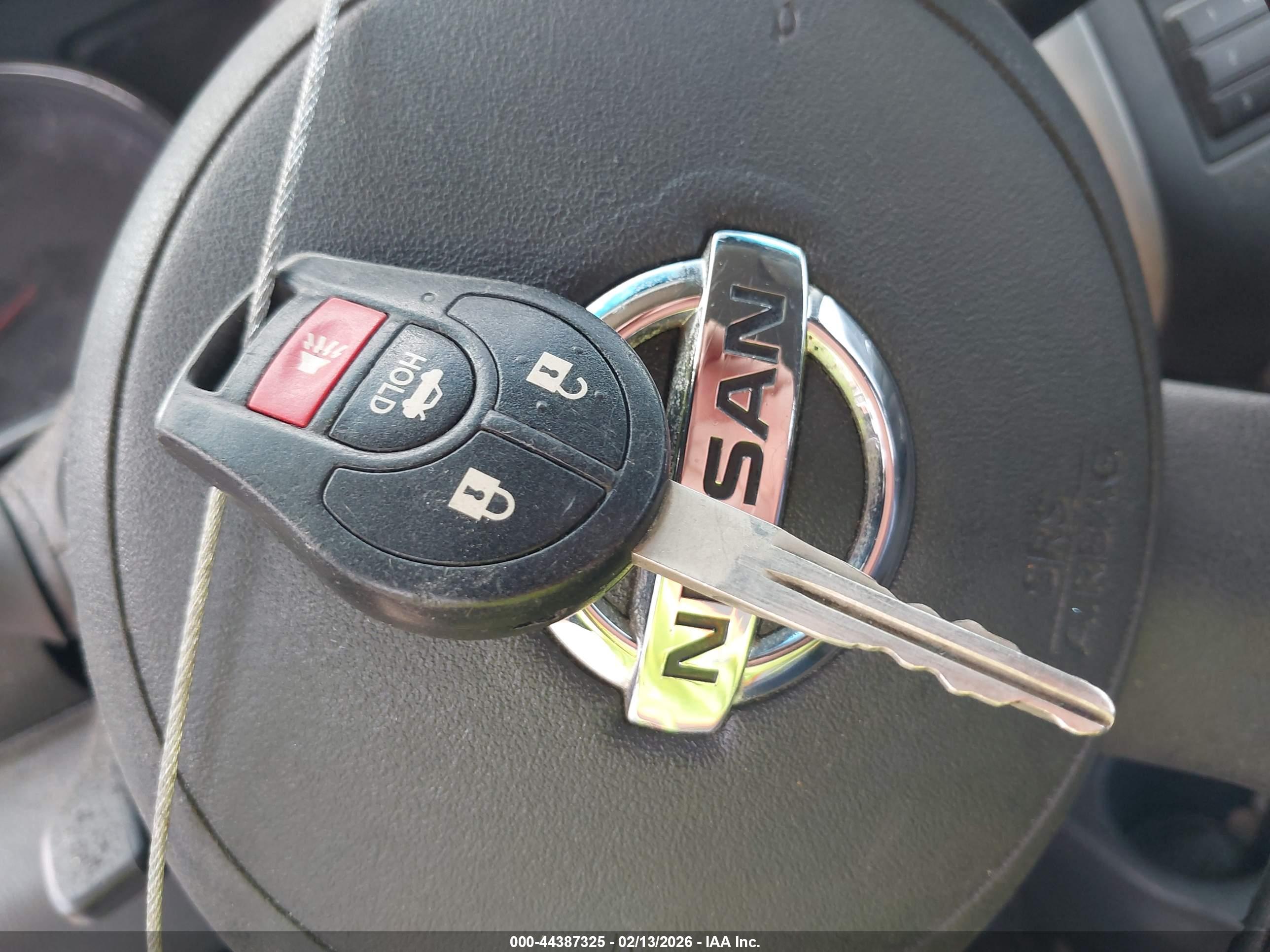 NISSAN VERSA image 11