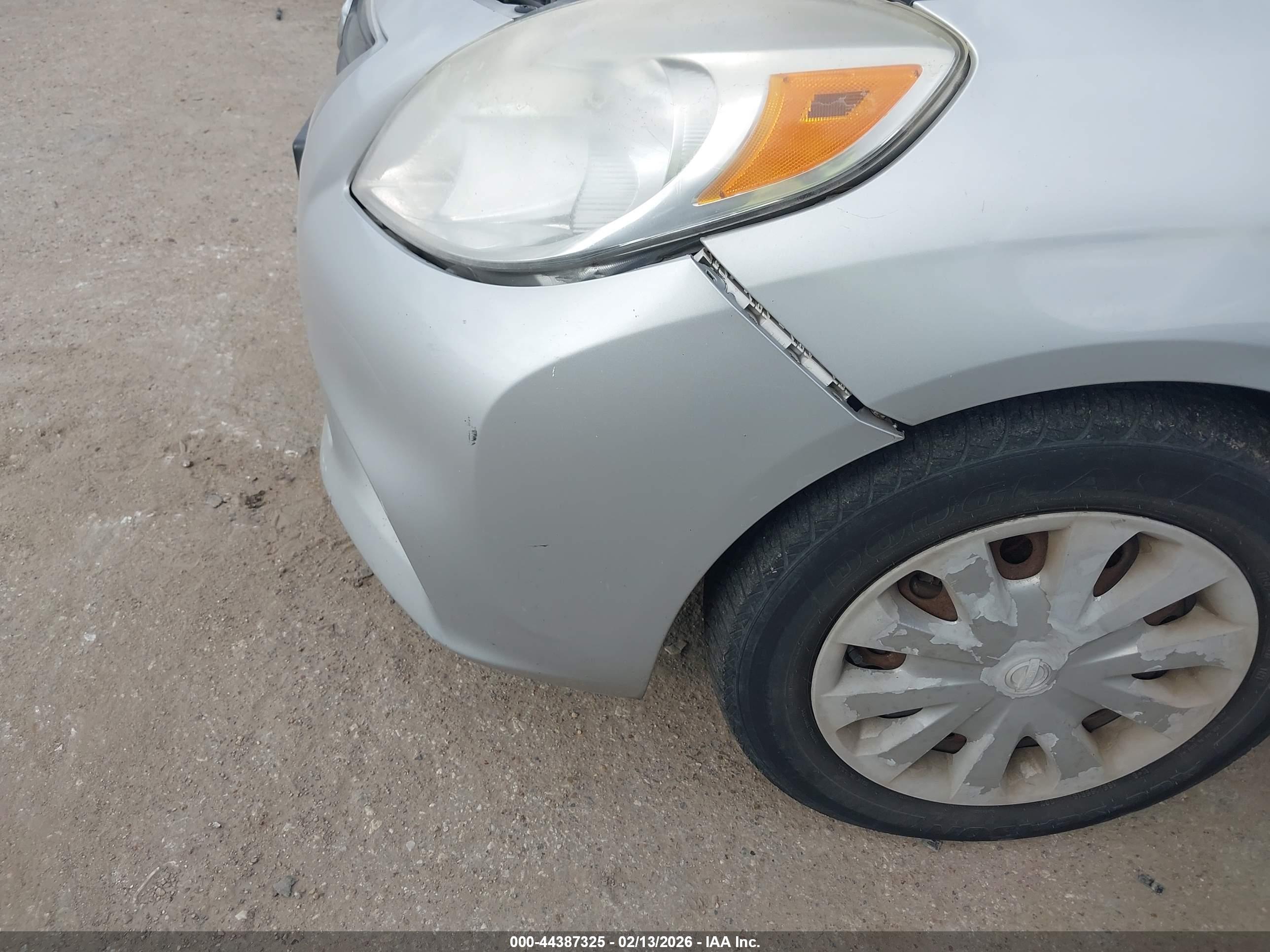 NISSAN VERSA image 6