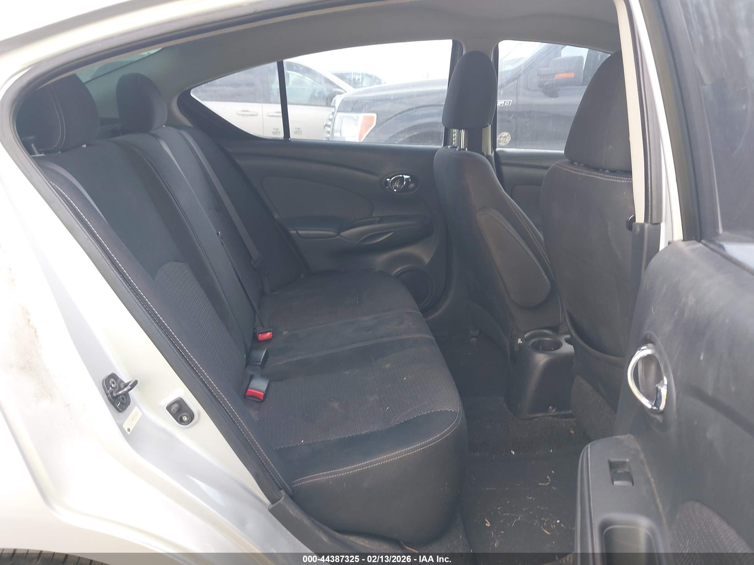 NISSAN VERSA image 8