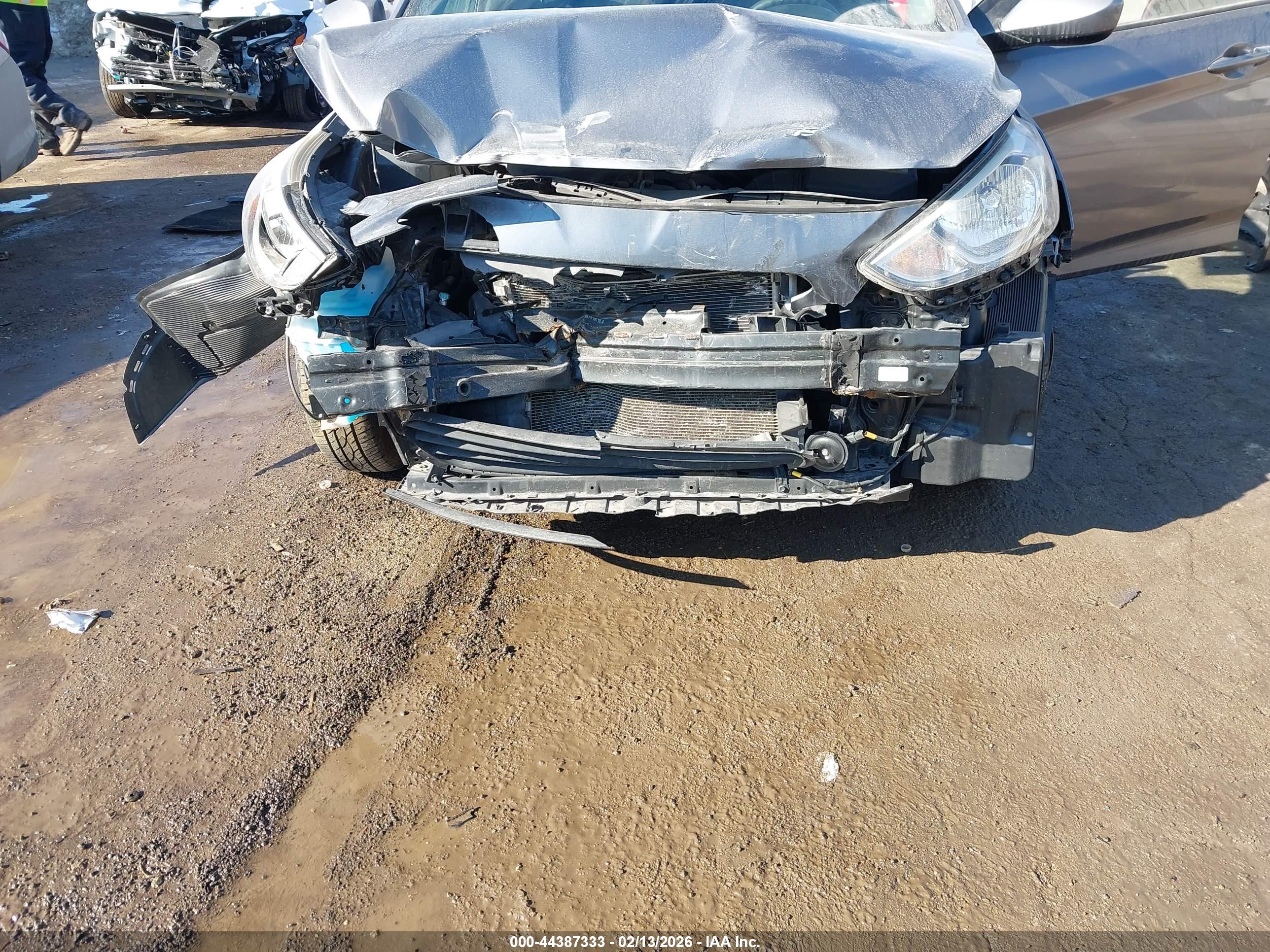 HYUNDAI ACCENT image 6