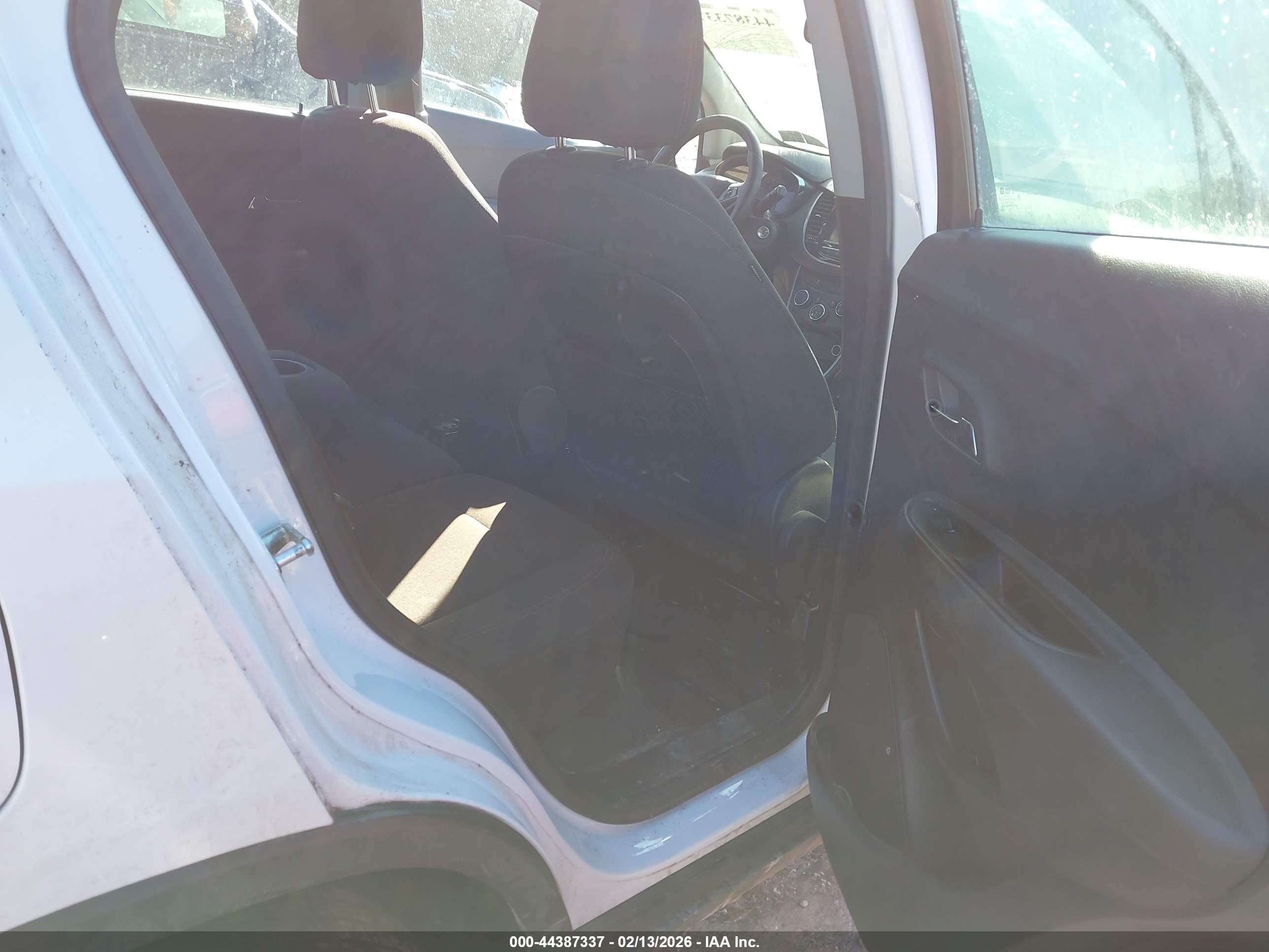 CHEVROLET TRAX image 8
