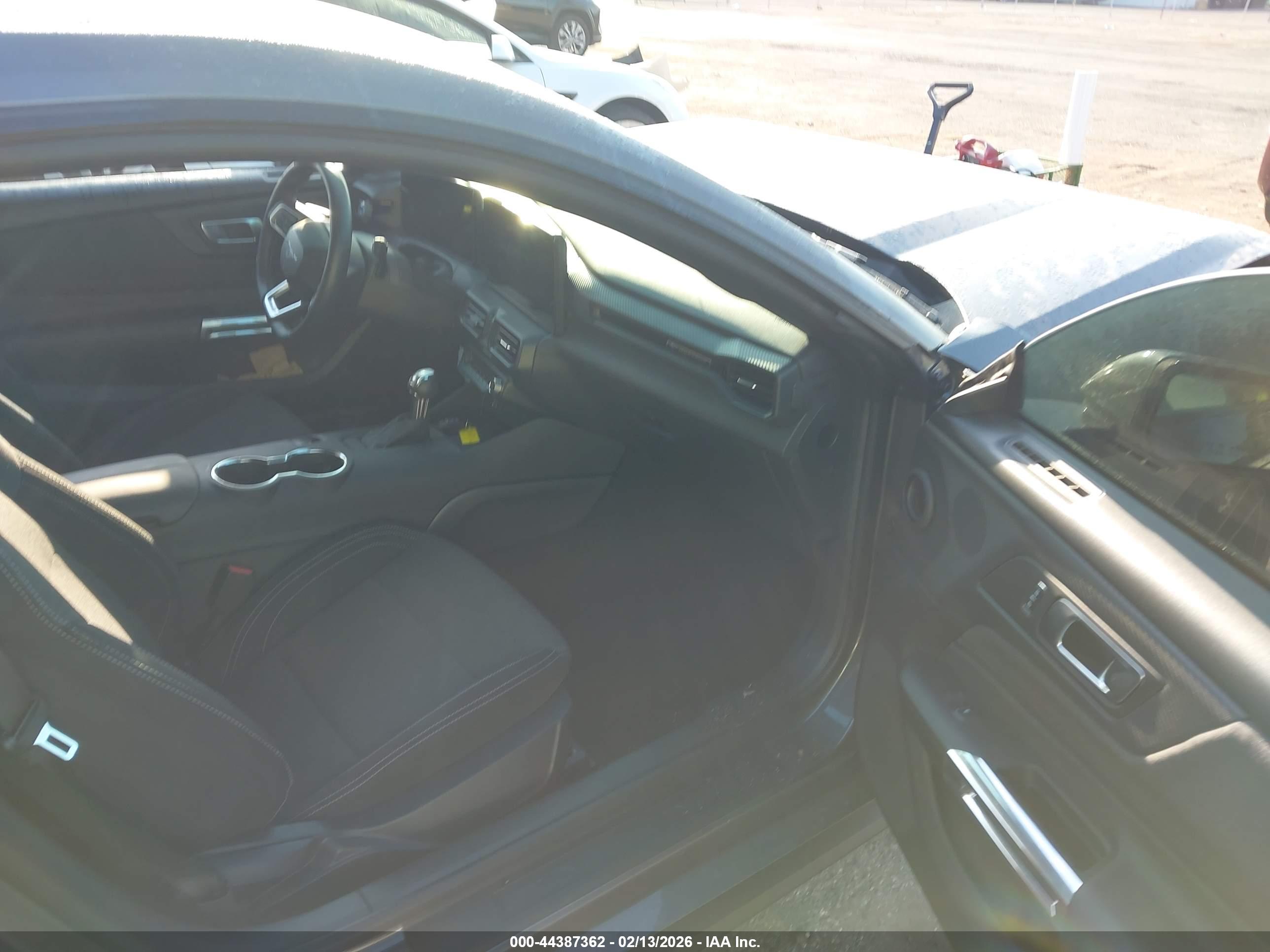 FORD MUSTANG image 5
