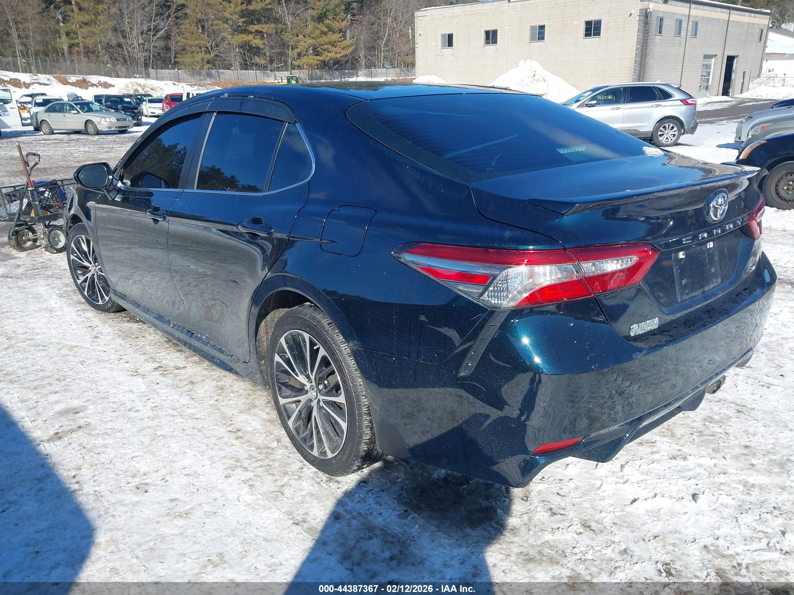 TOYOTA CAMRY image 3
