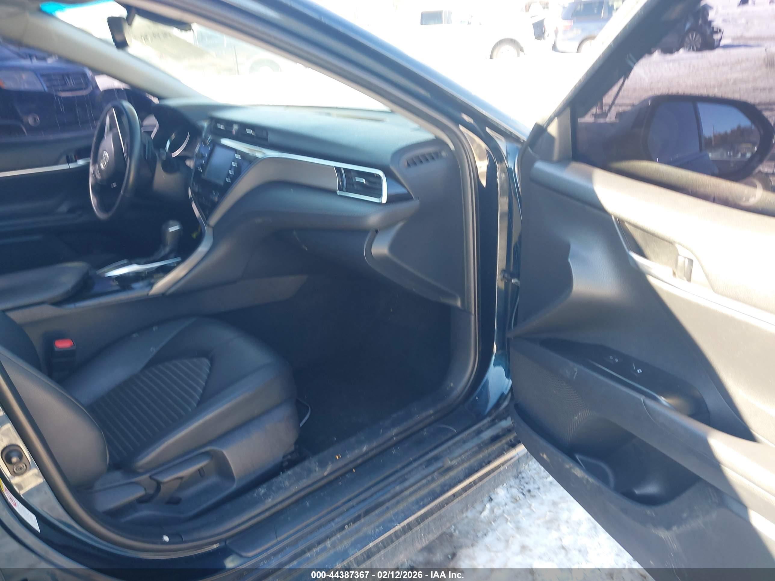 TOYOTA CAMRY image 5