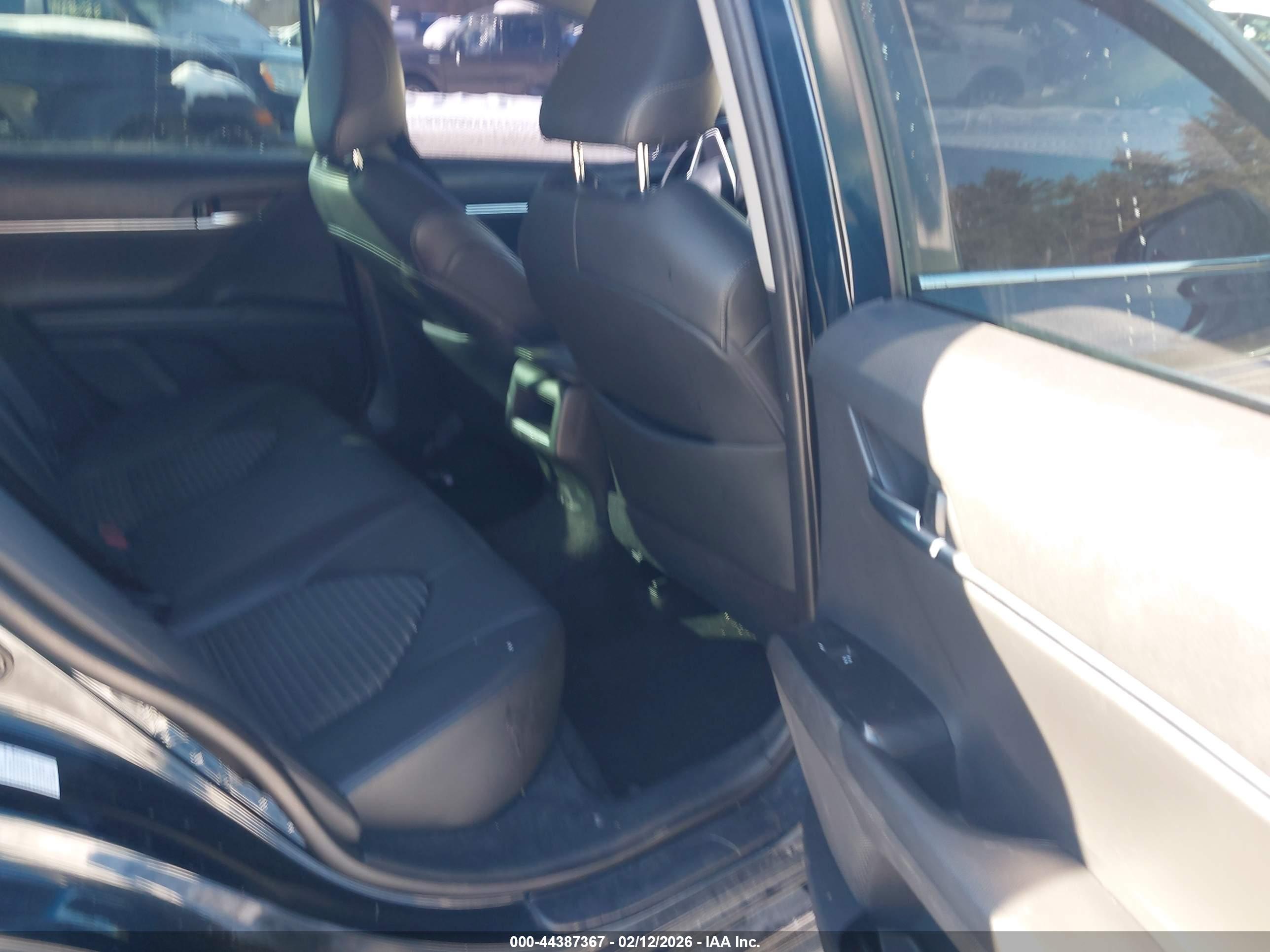 TOYOTA CAMRY image 8