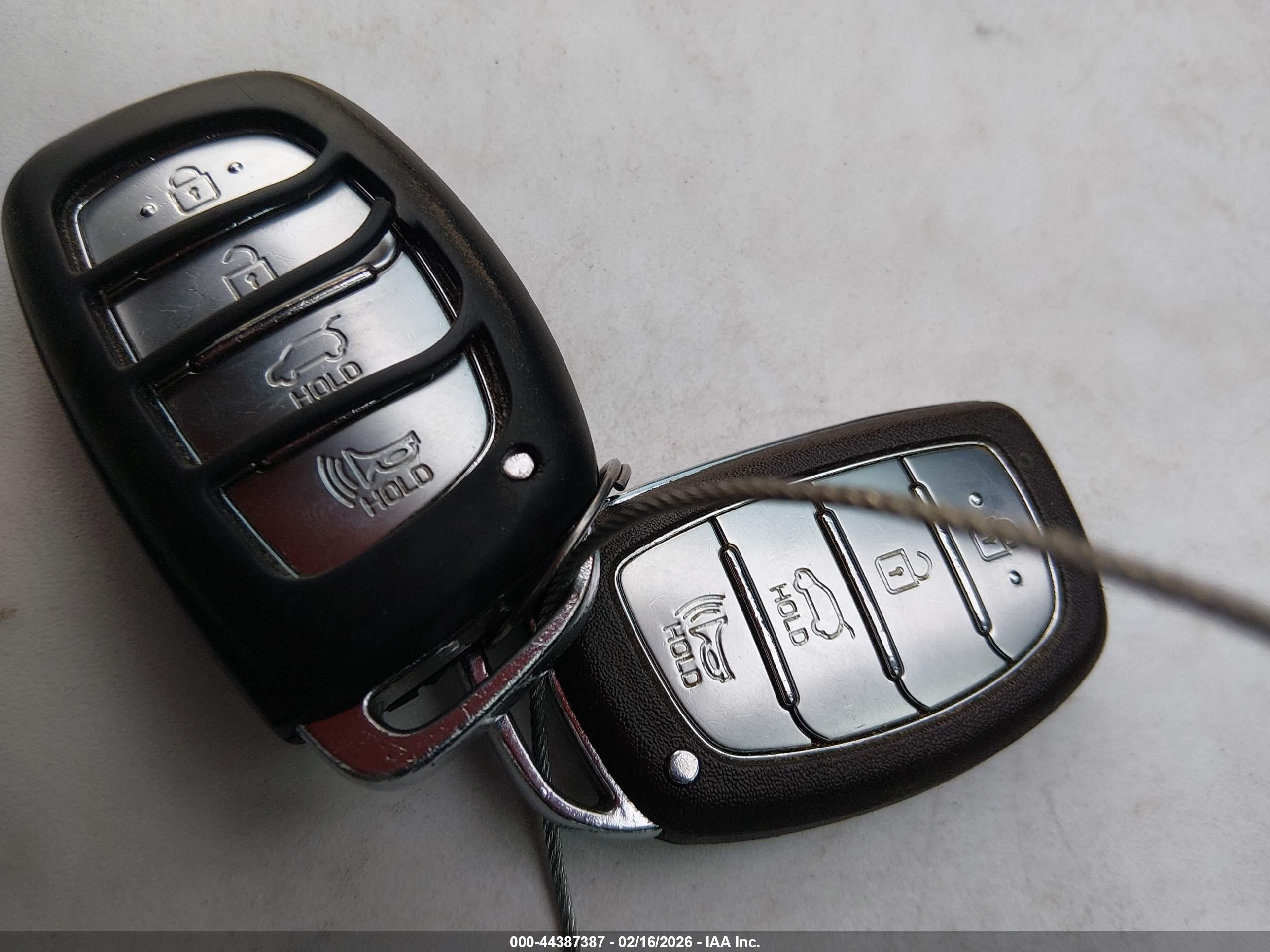 HYUNDAI TUCSON image 11