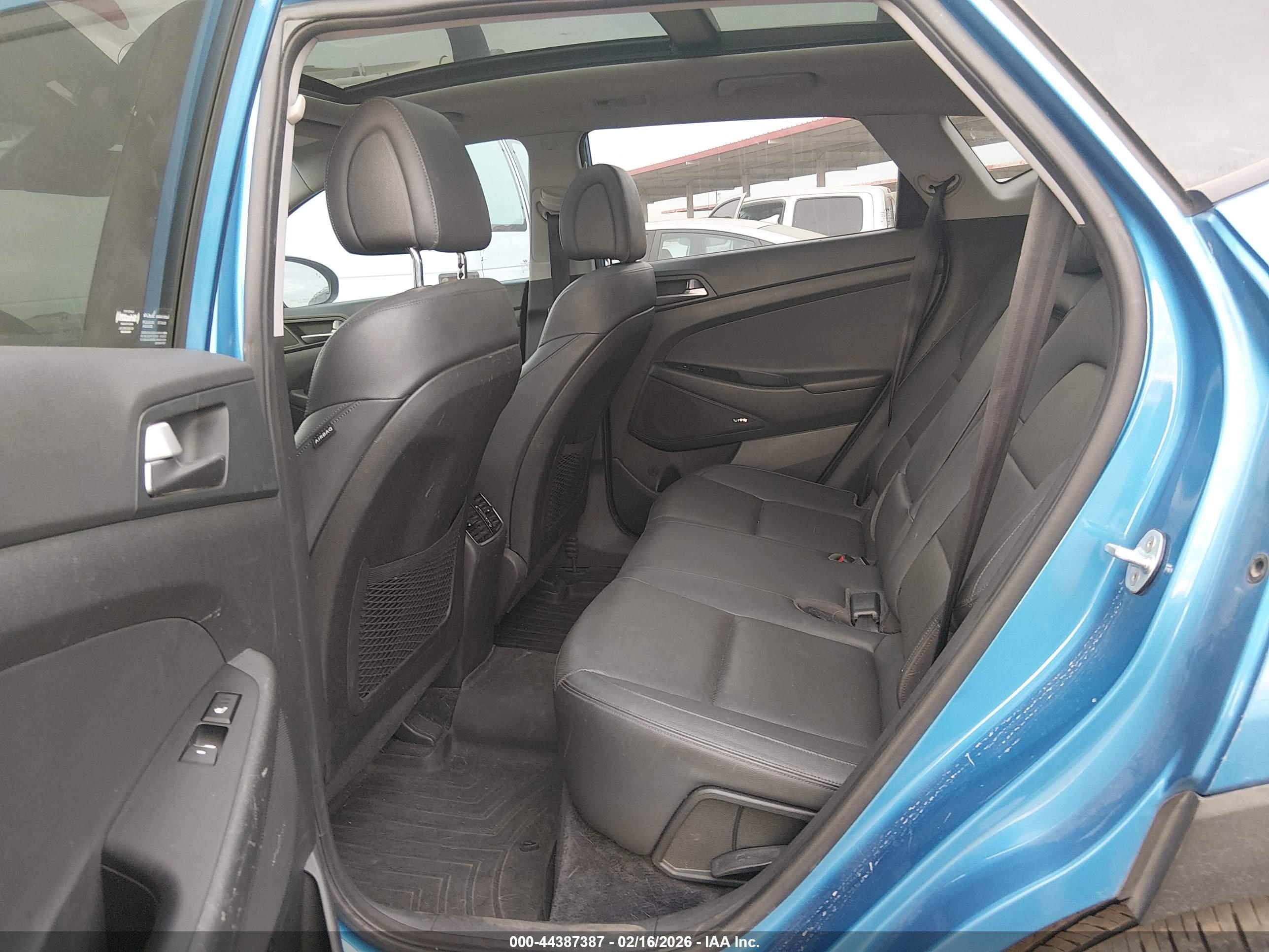 HYUNDAI TUCSON image 8