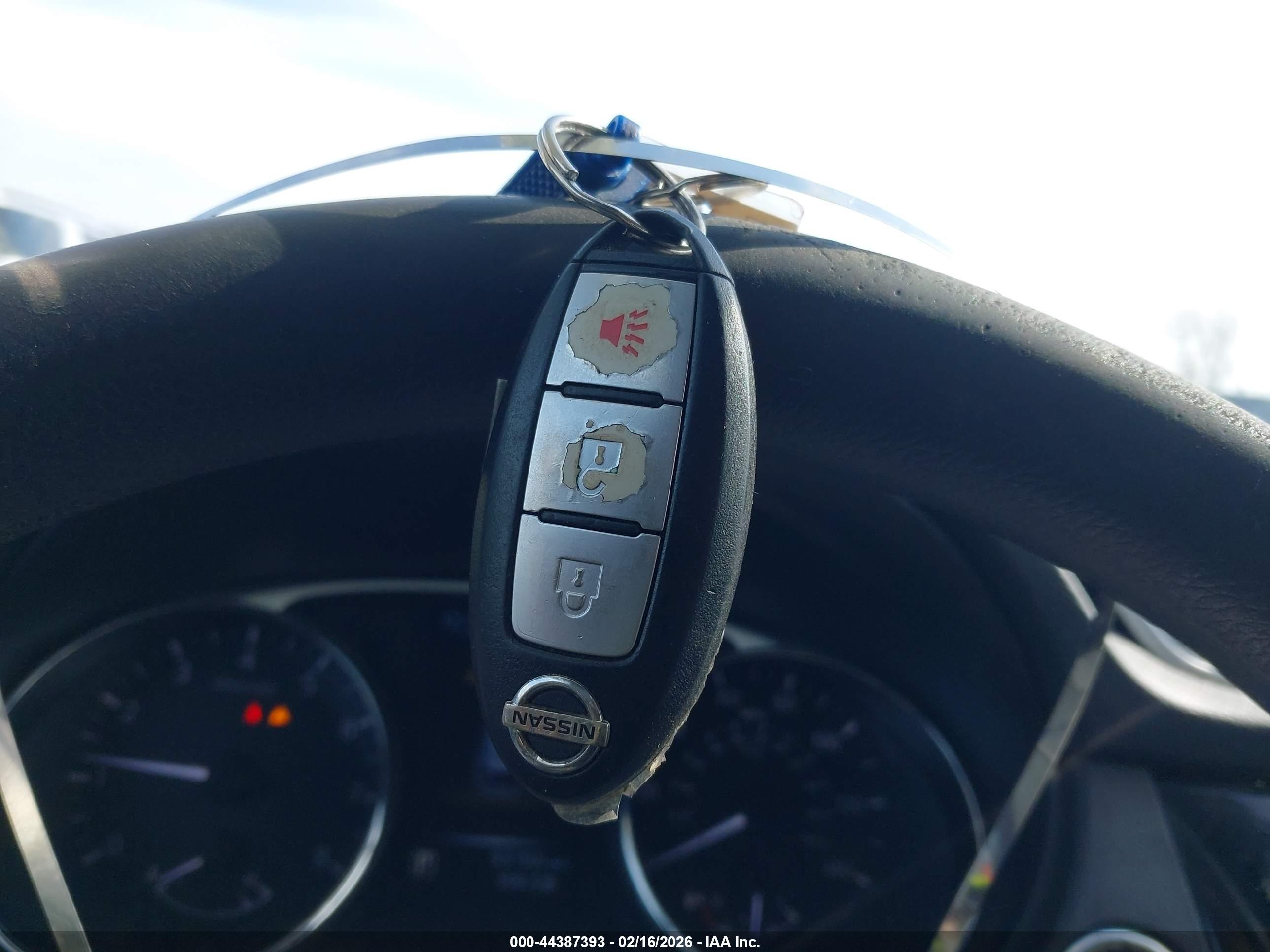 NISSAN ROGUE image 11