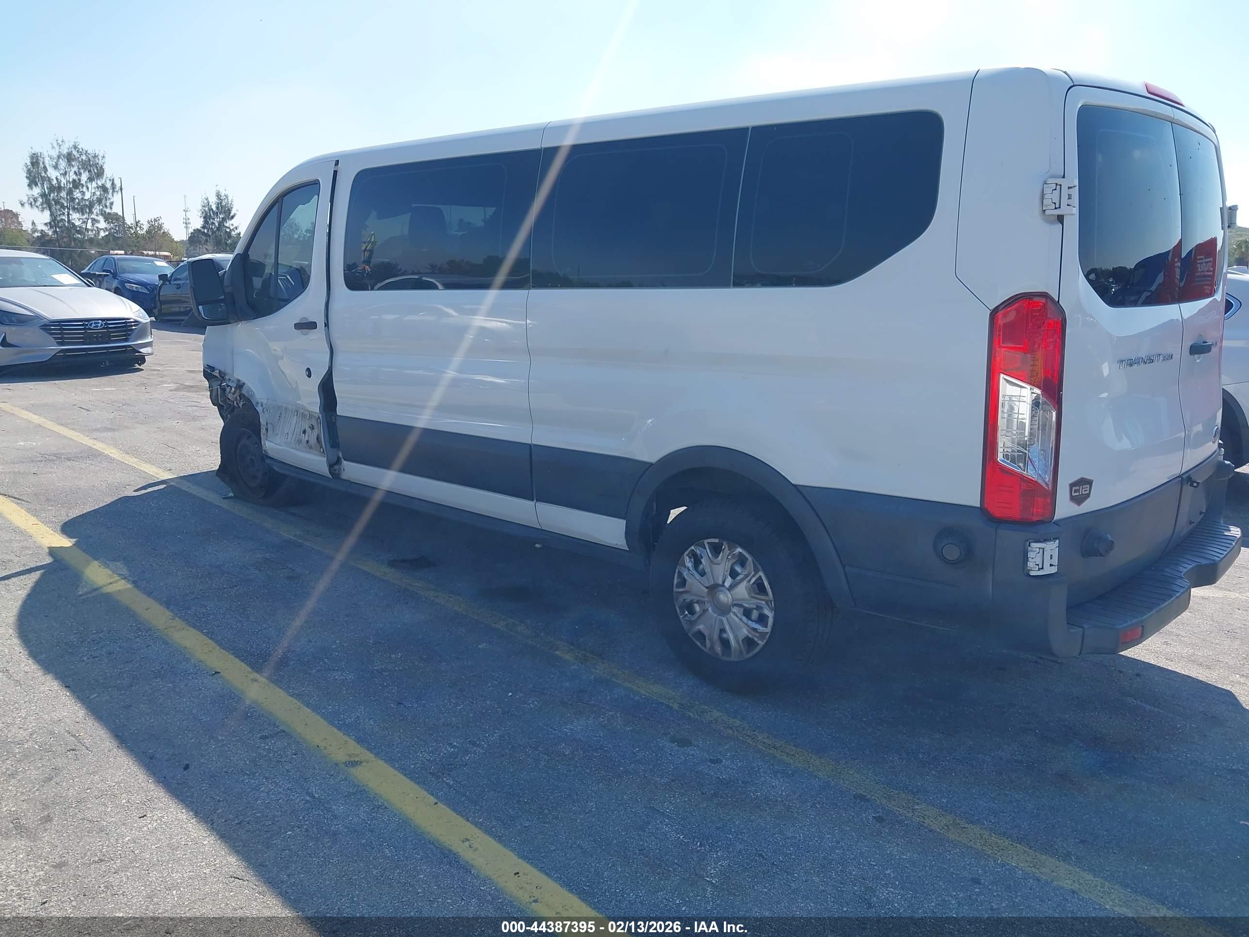 FORD TRANSIT-350 image 3
