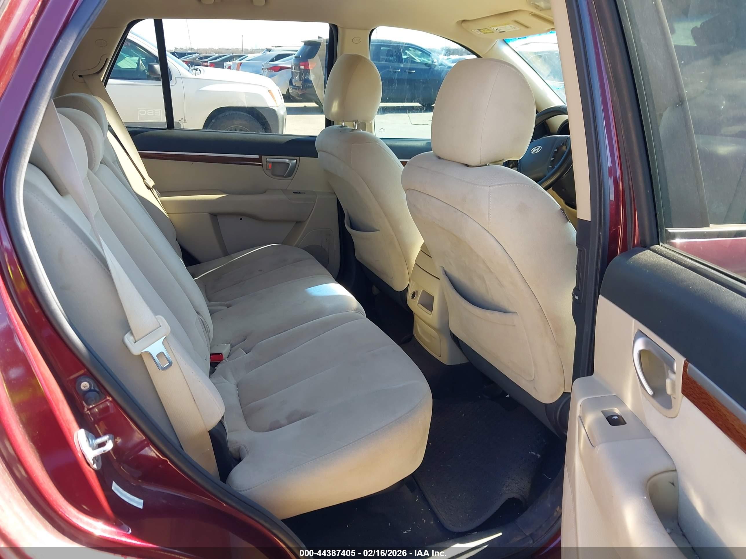 HYUNDAI SANTA image 8