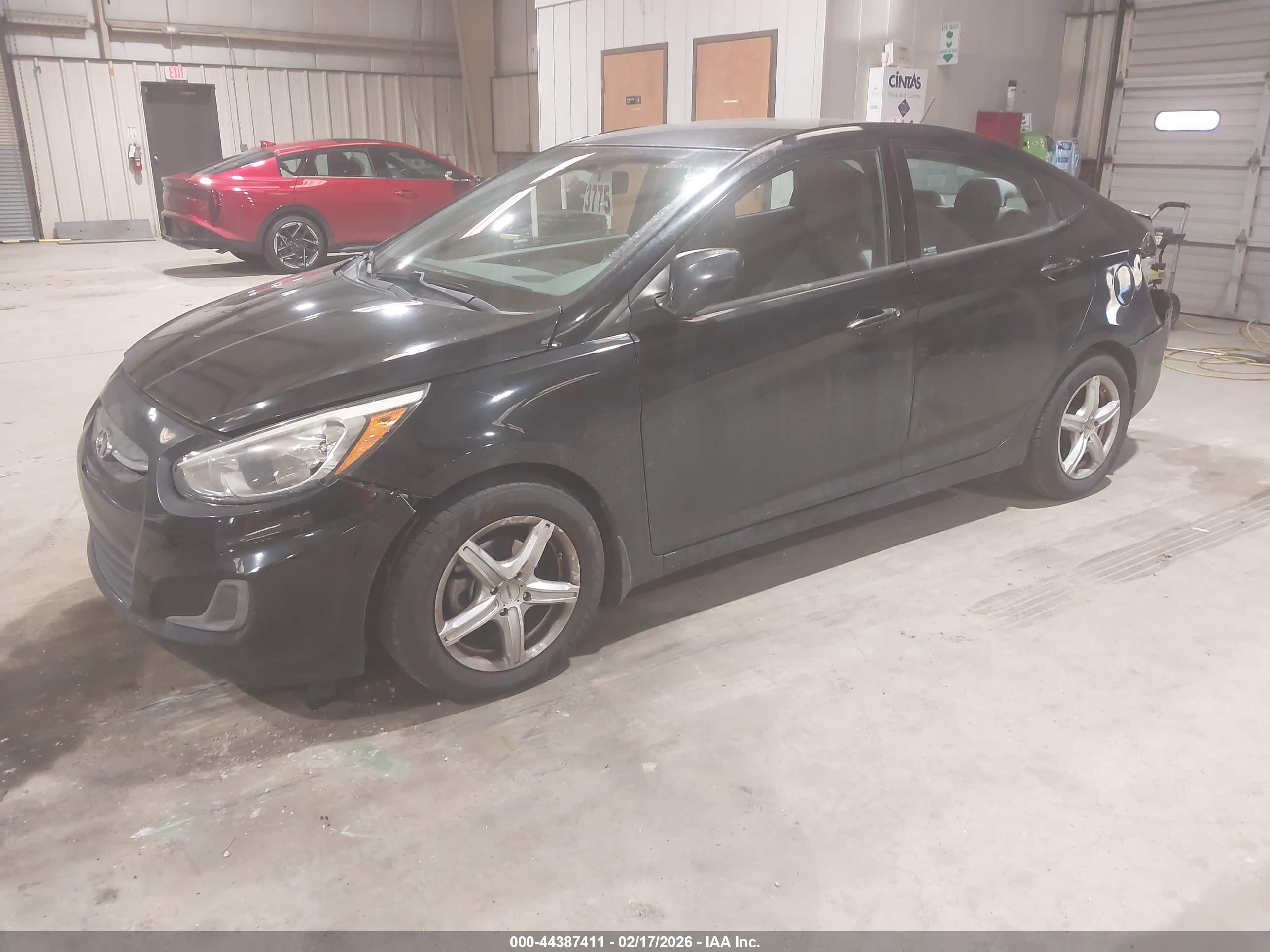 HYUNDAI ACCENT image 2