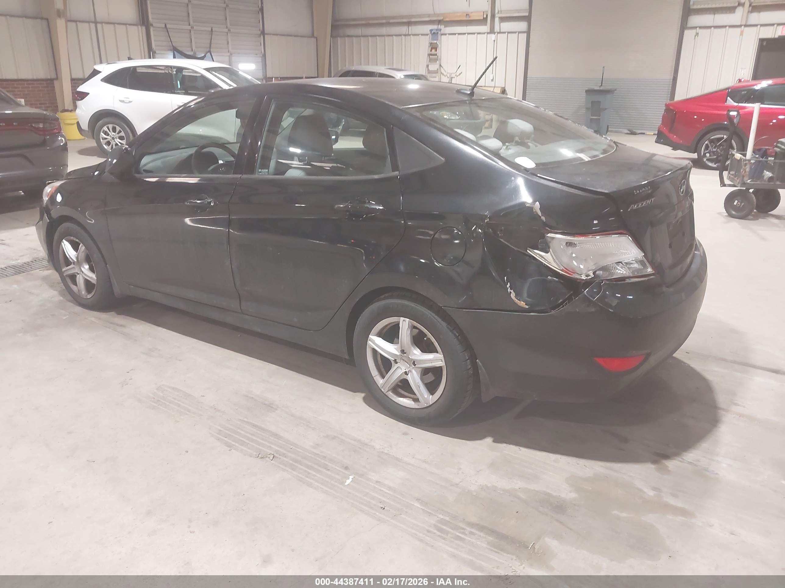 HYUNDAI ACCENT image 3