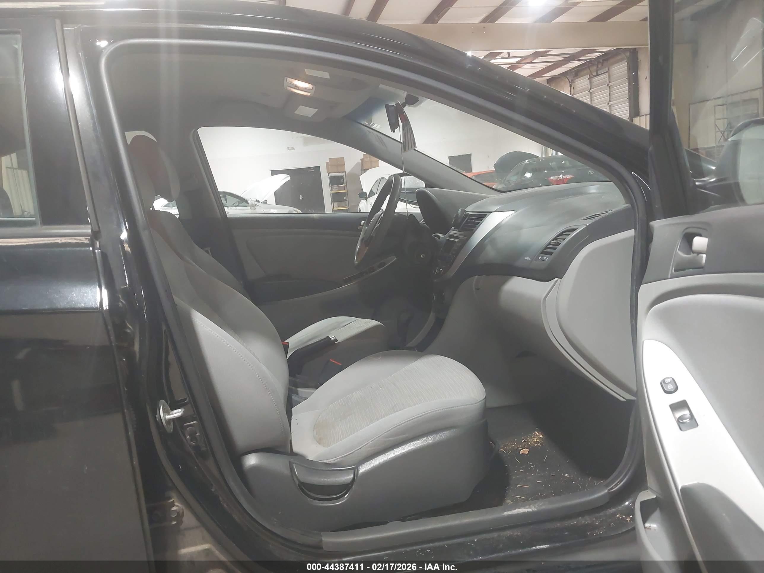 HYUNDAI ACCENT image 5