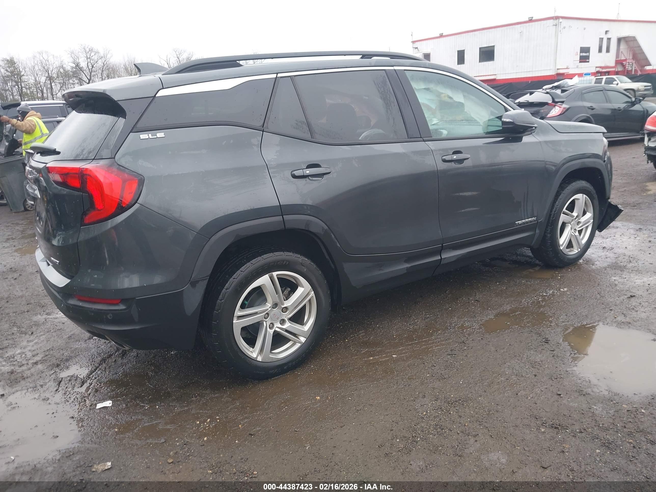 GMC TERRAIN image 4