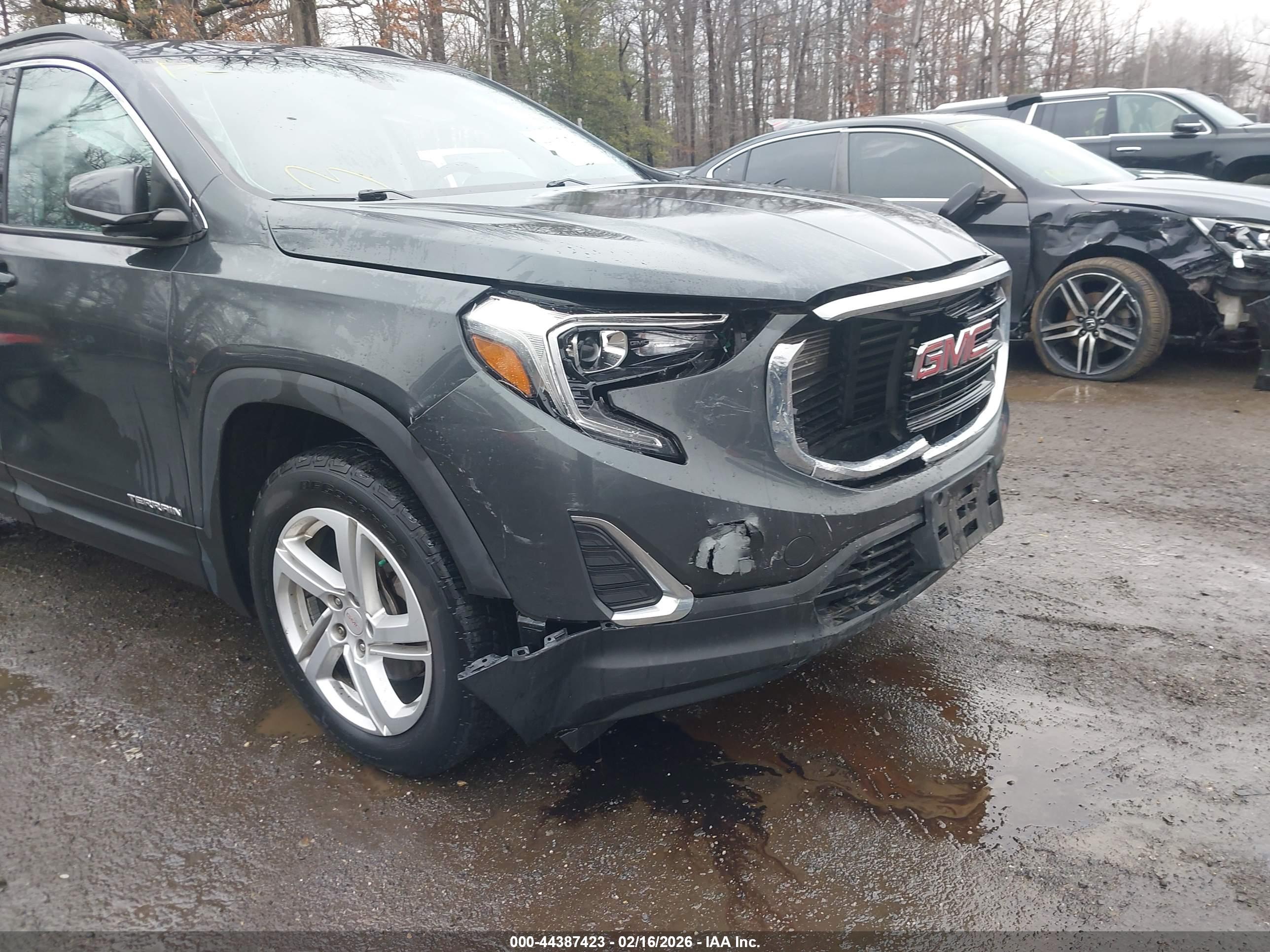 GMC TERRAIN image 6