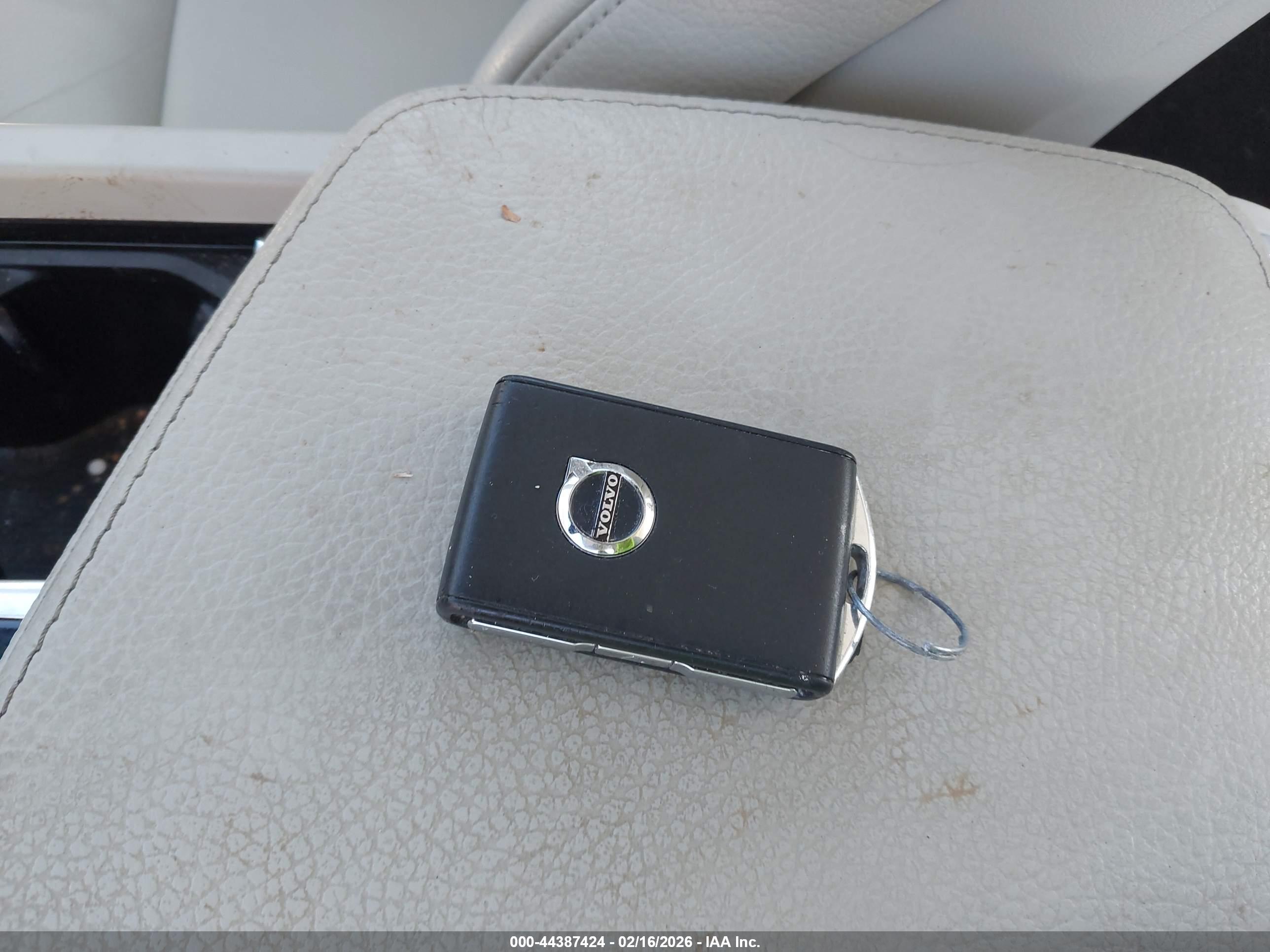 VOLVO S60 image 11