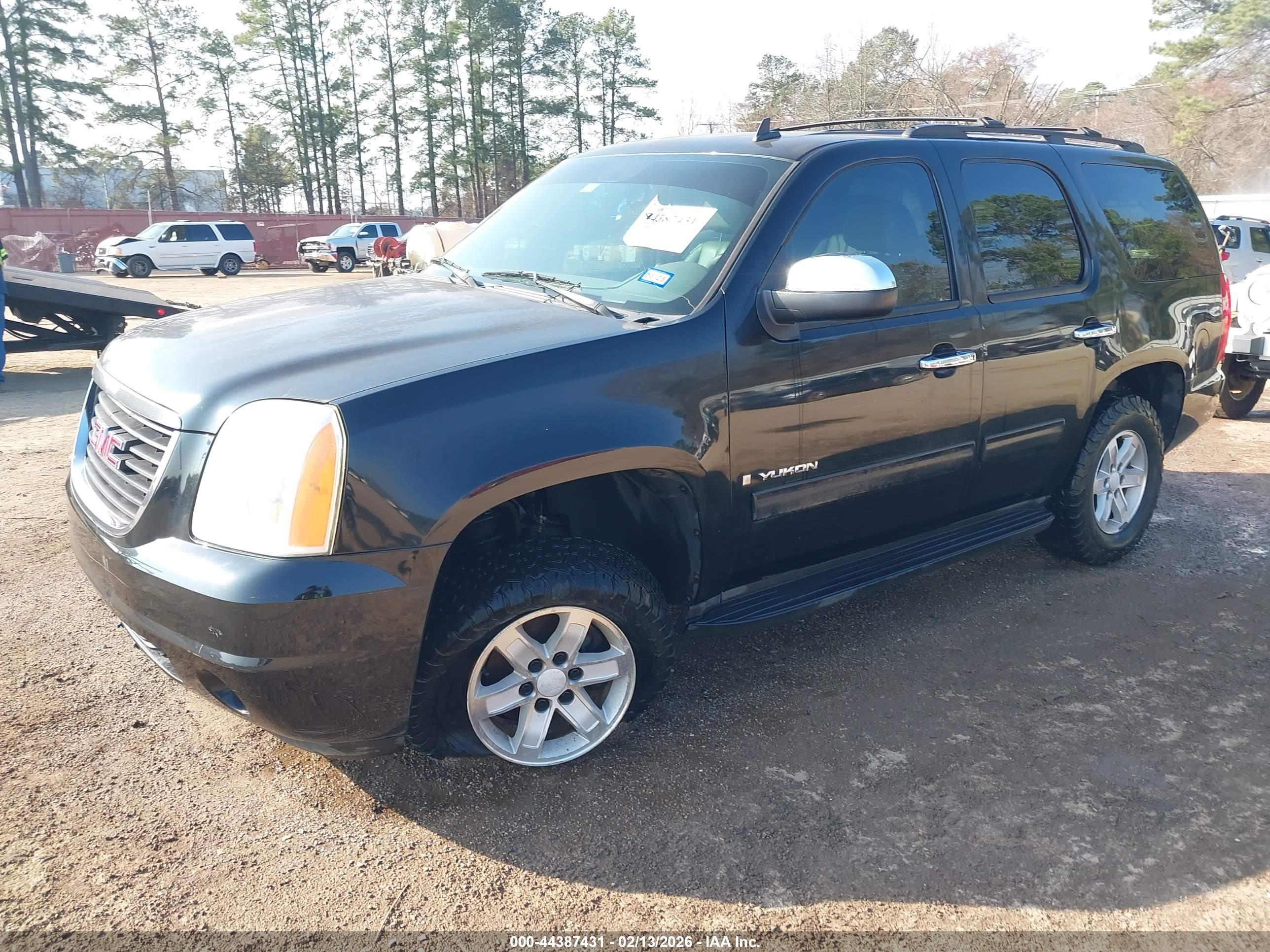 GMC YUKON image 2