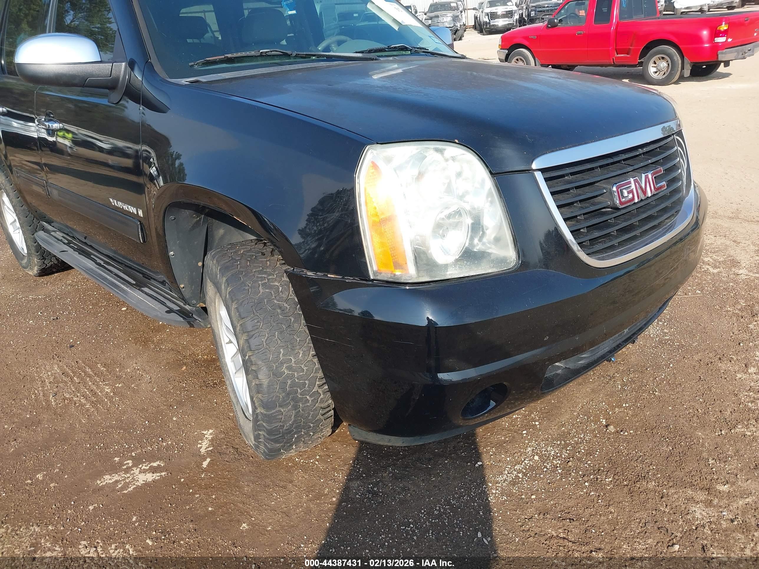 GMC YUKON image 6