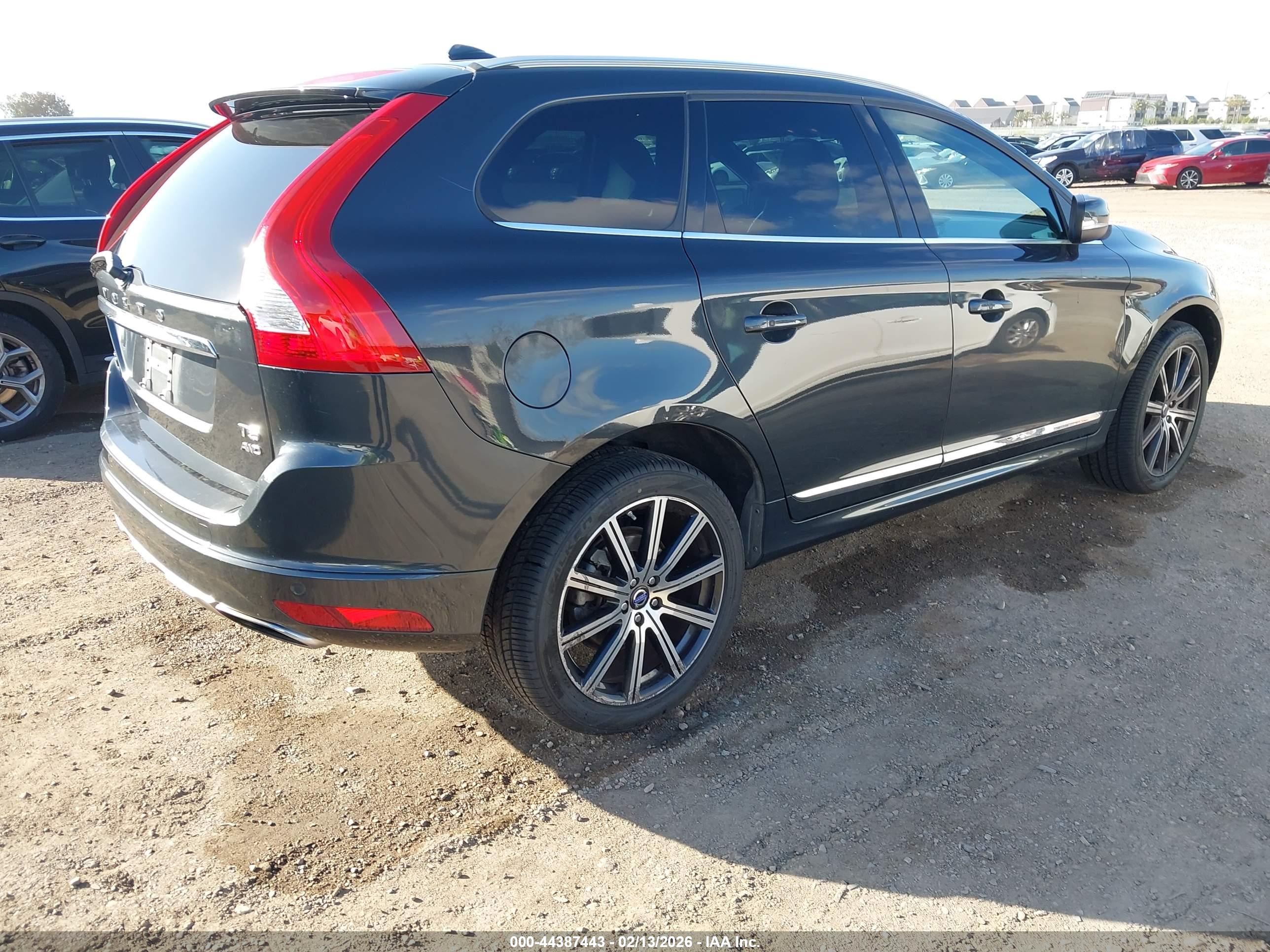 VOLVO XC60 image 4