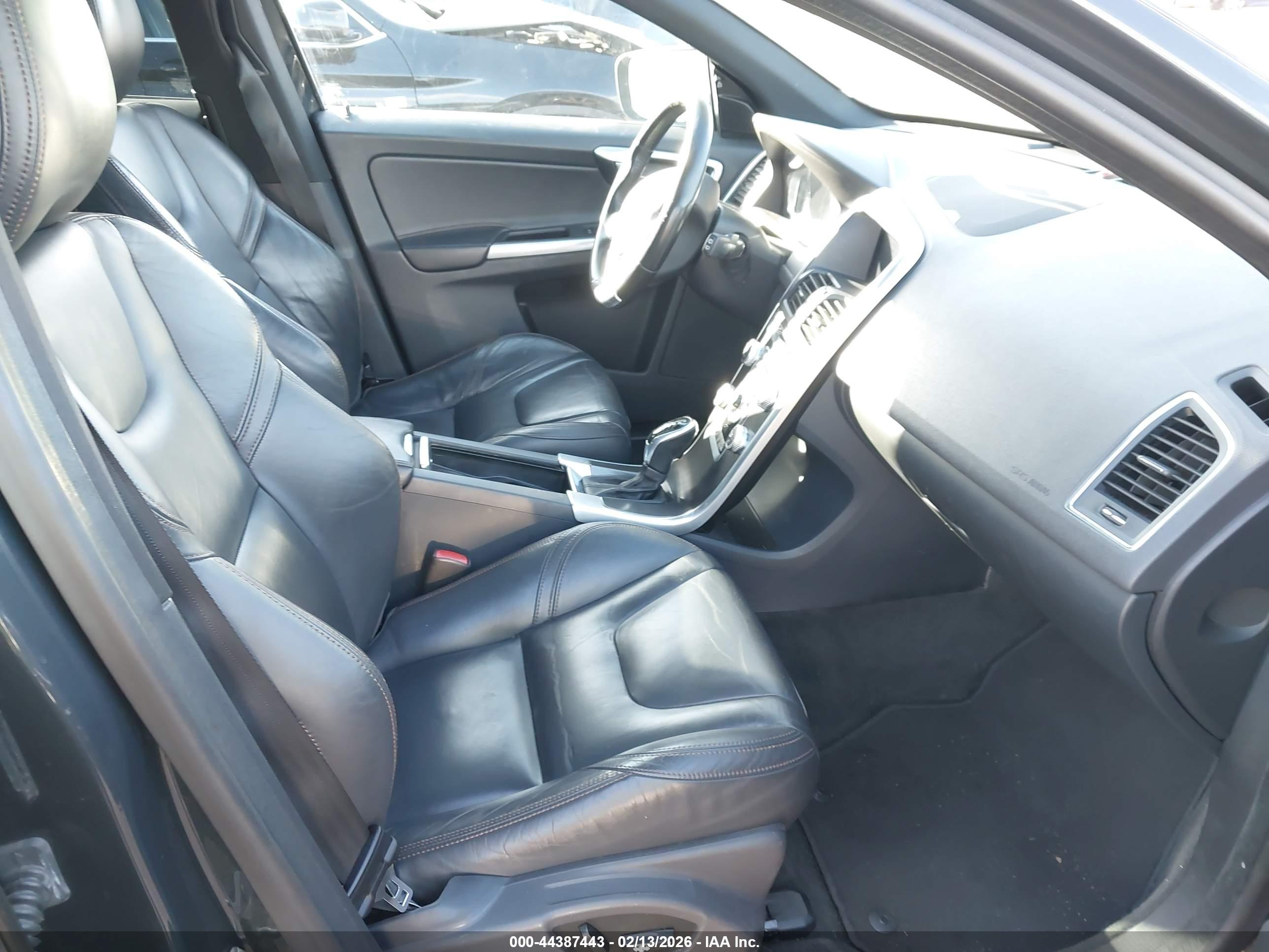 VOLVO XC60 image 5