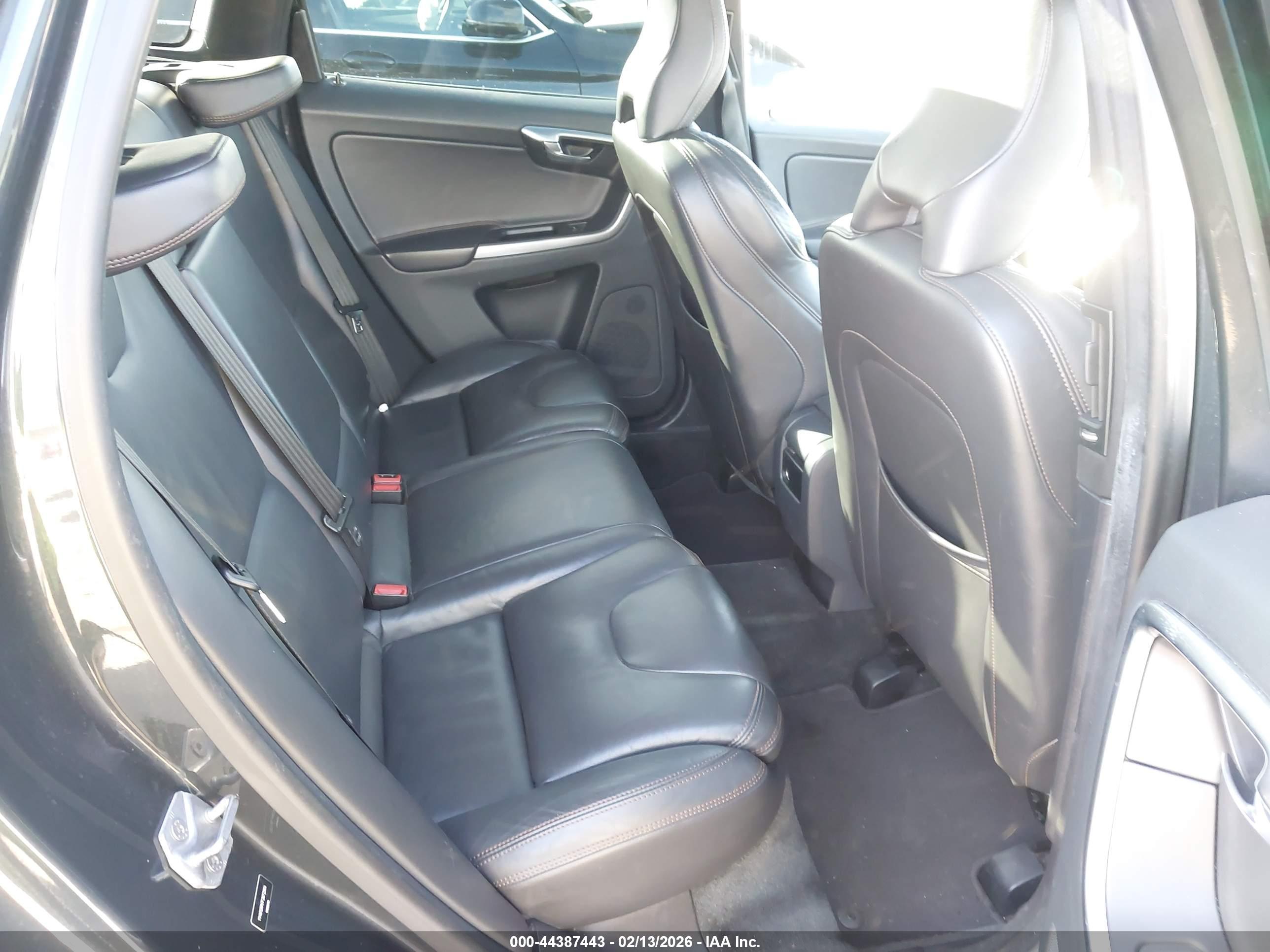 VOLVO XC60 image 8