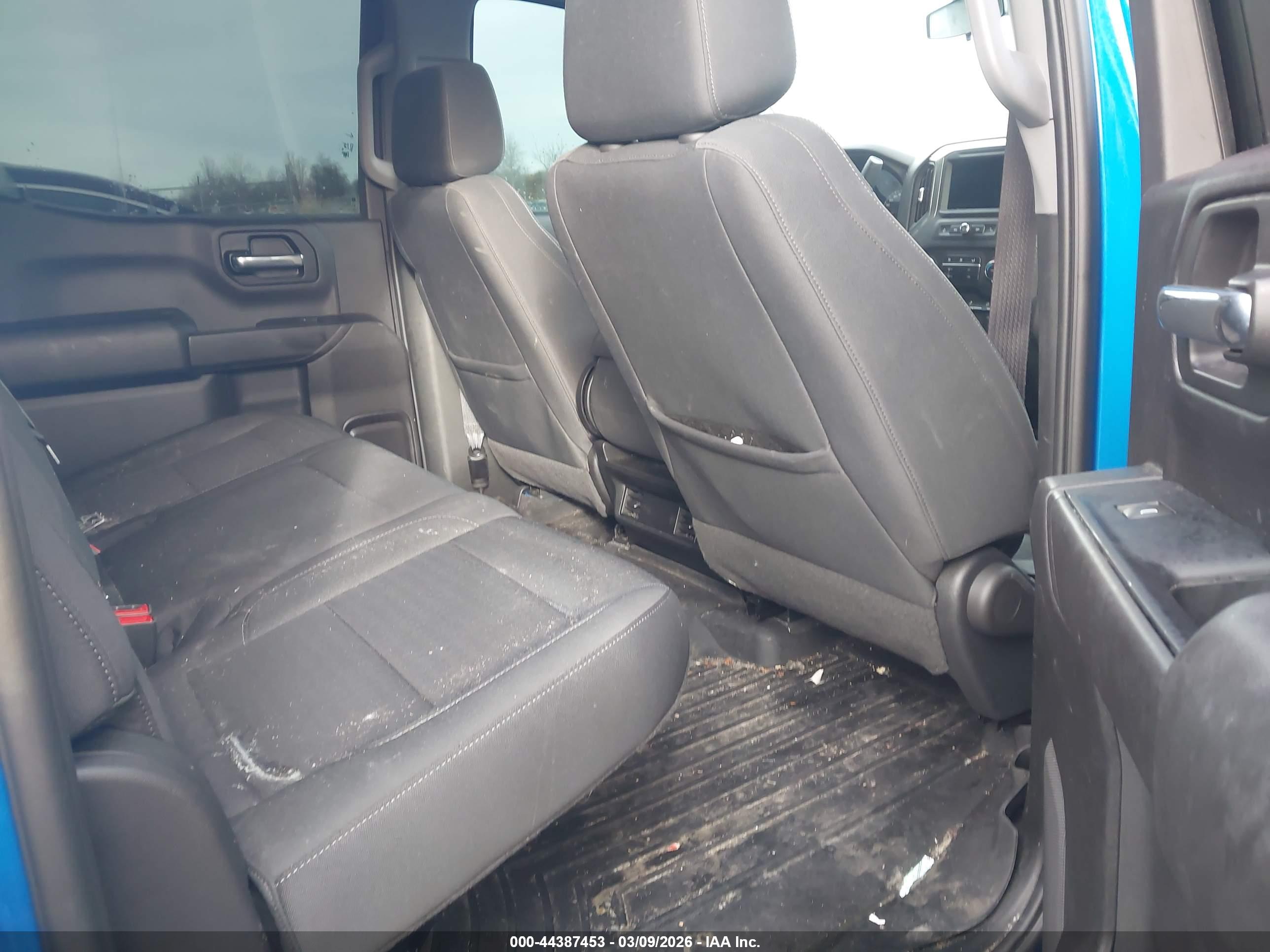 CHEVROLET SILVERADO image 8