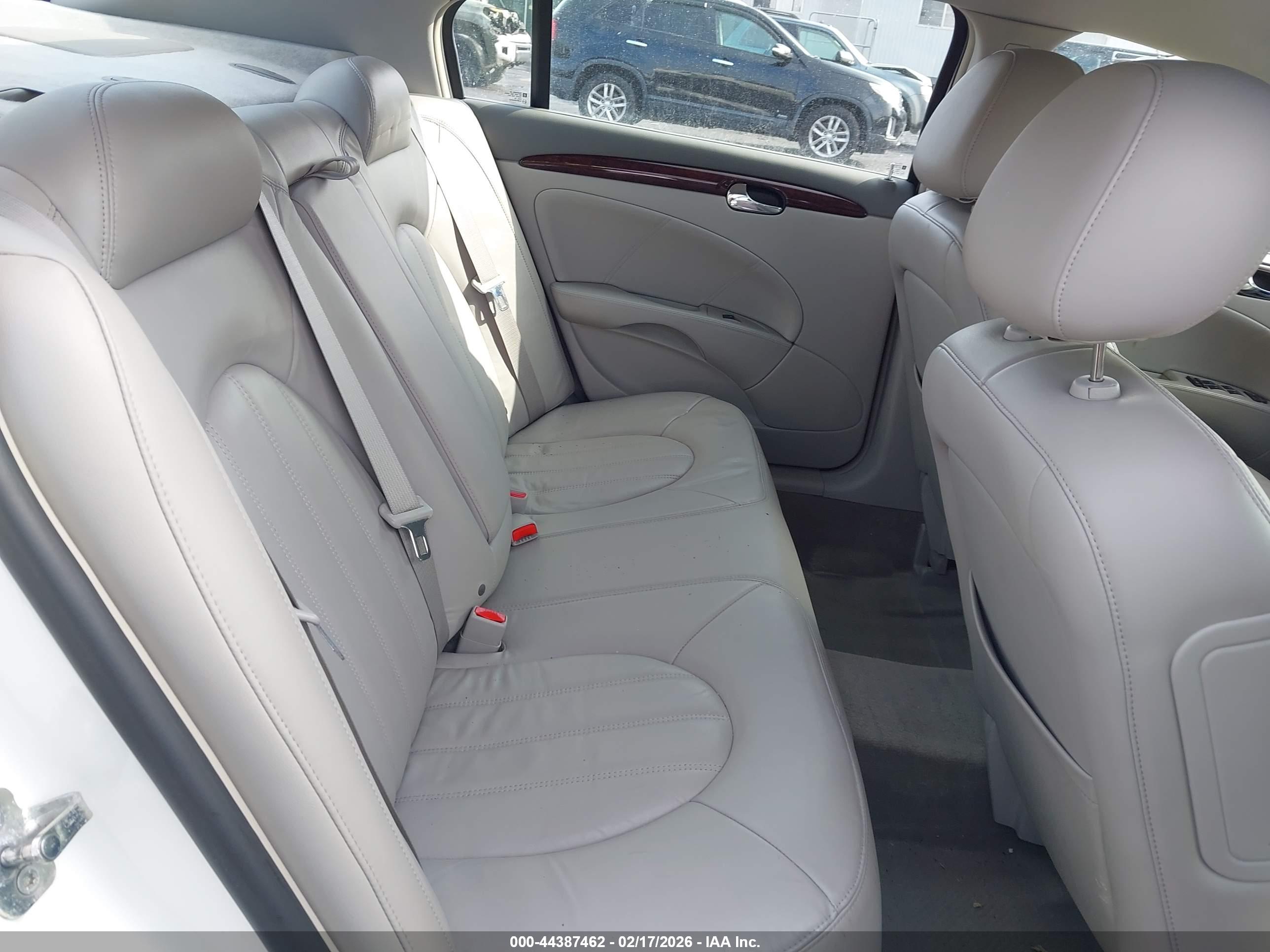 BUICK LUCERNE image 8