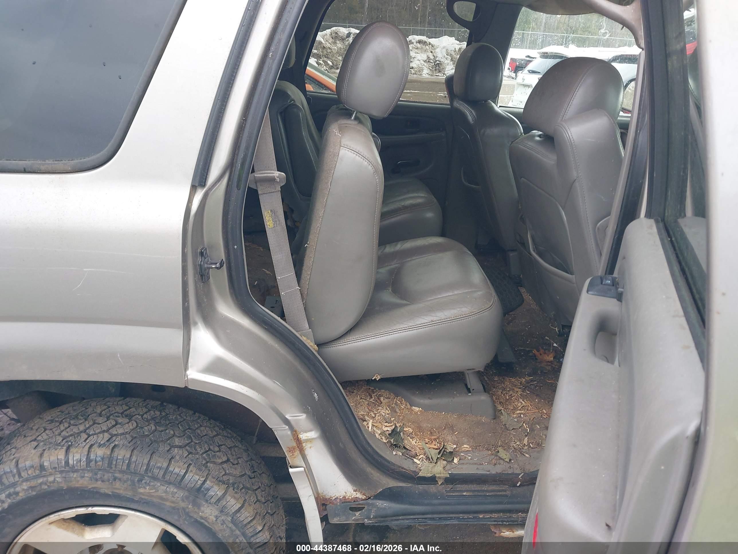 GMC YUKON image 8