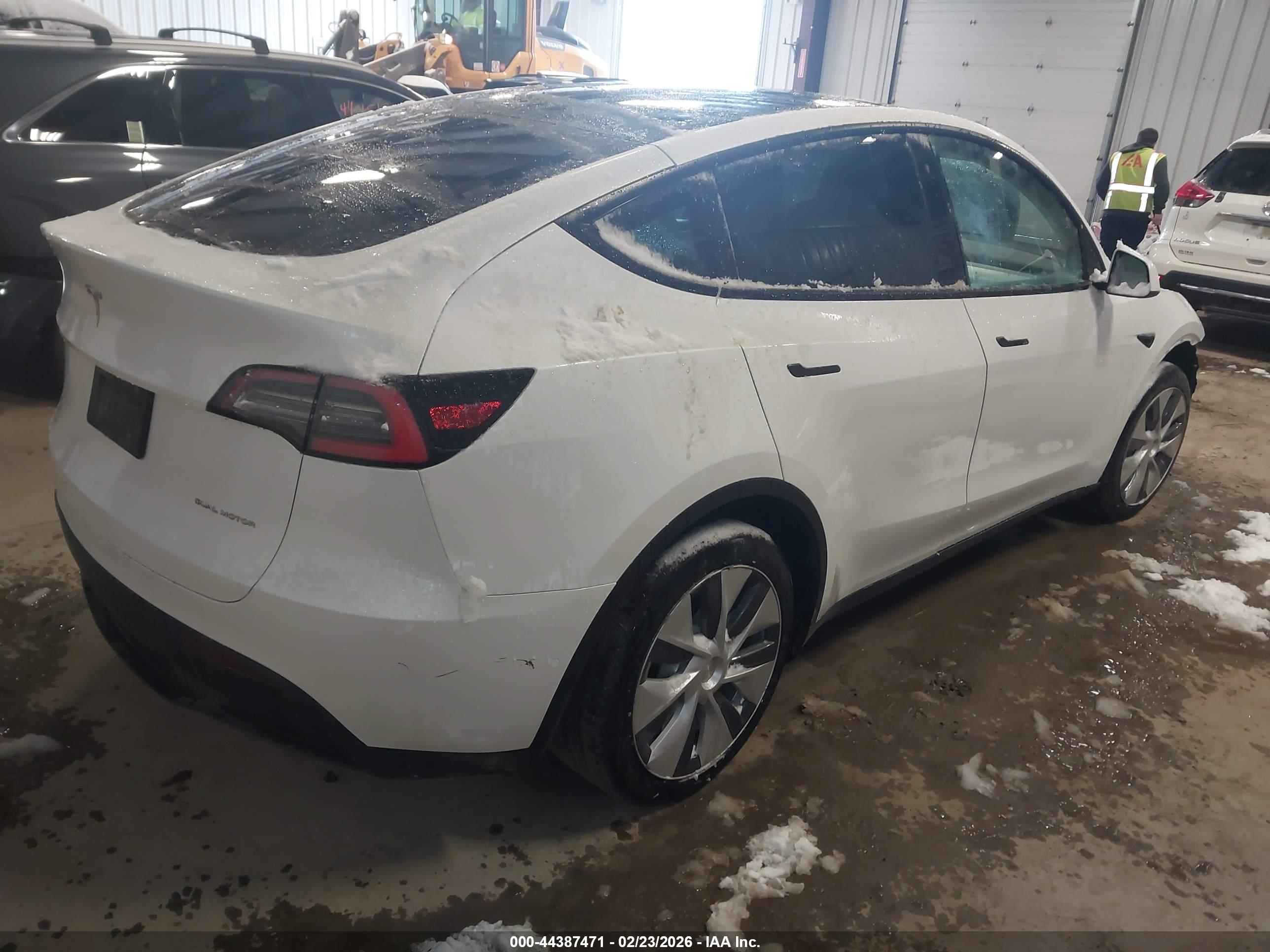 TESLA MODEL image 4