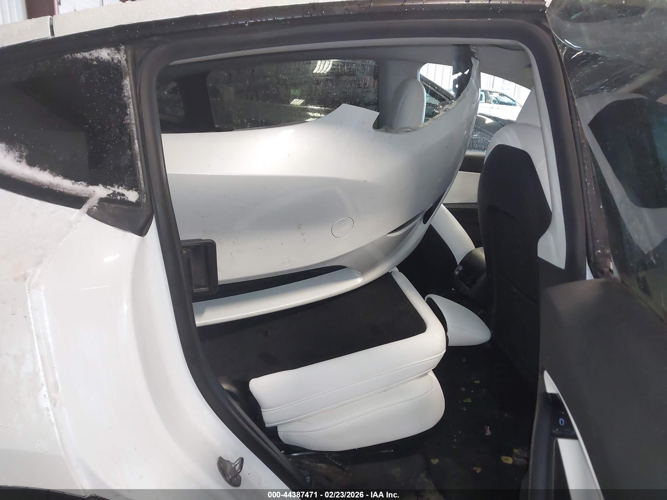 TESLA MODEL image 8