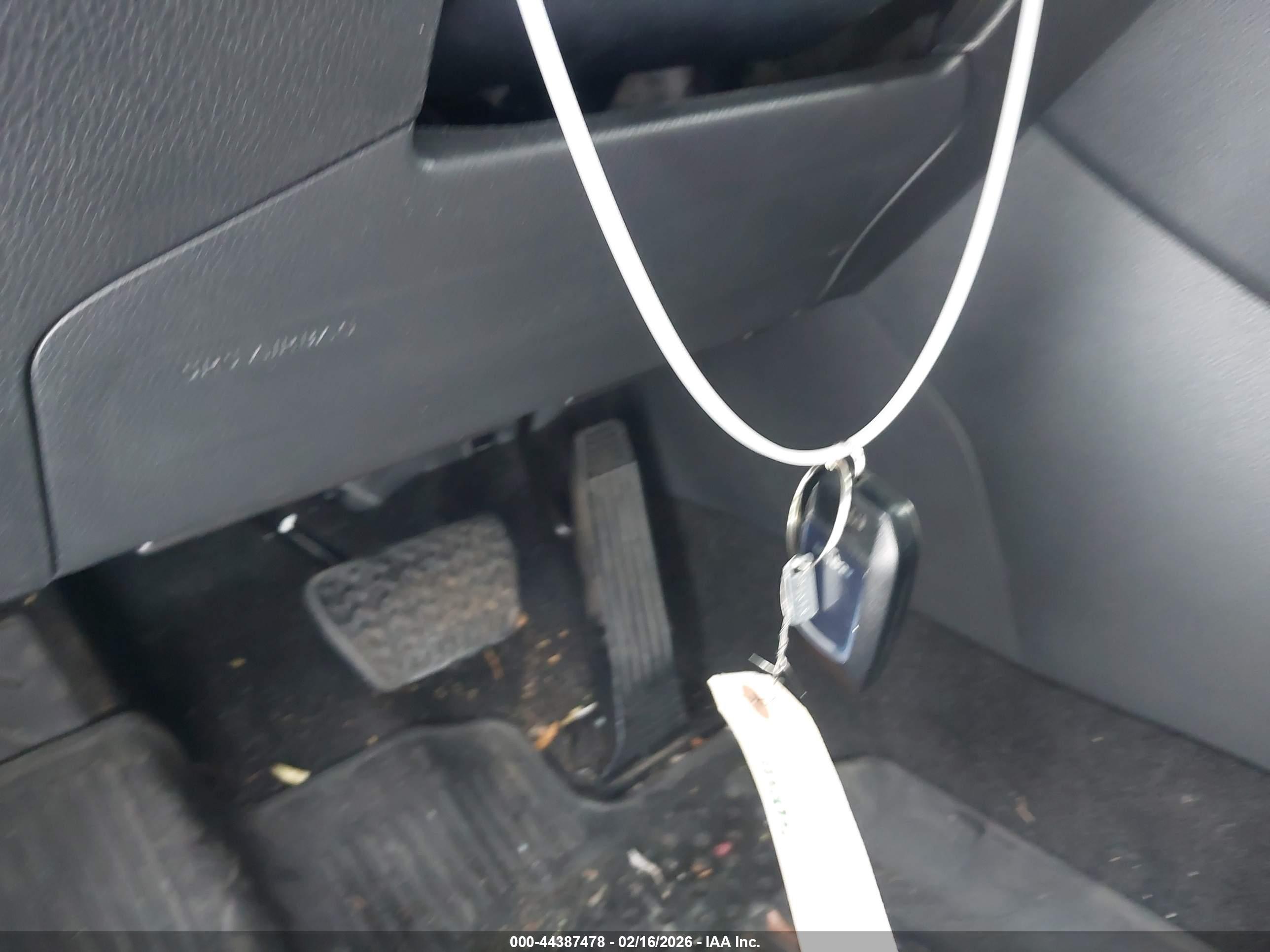 TOYOTA RAV4 image 11