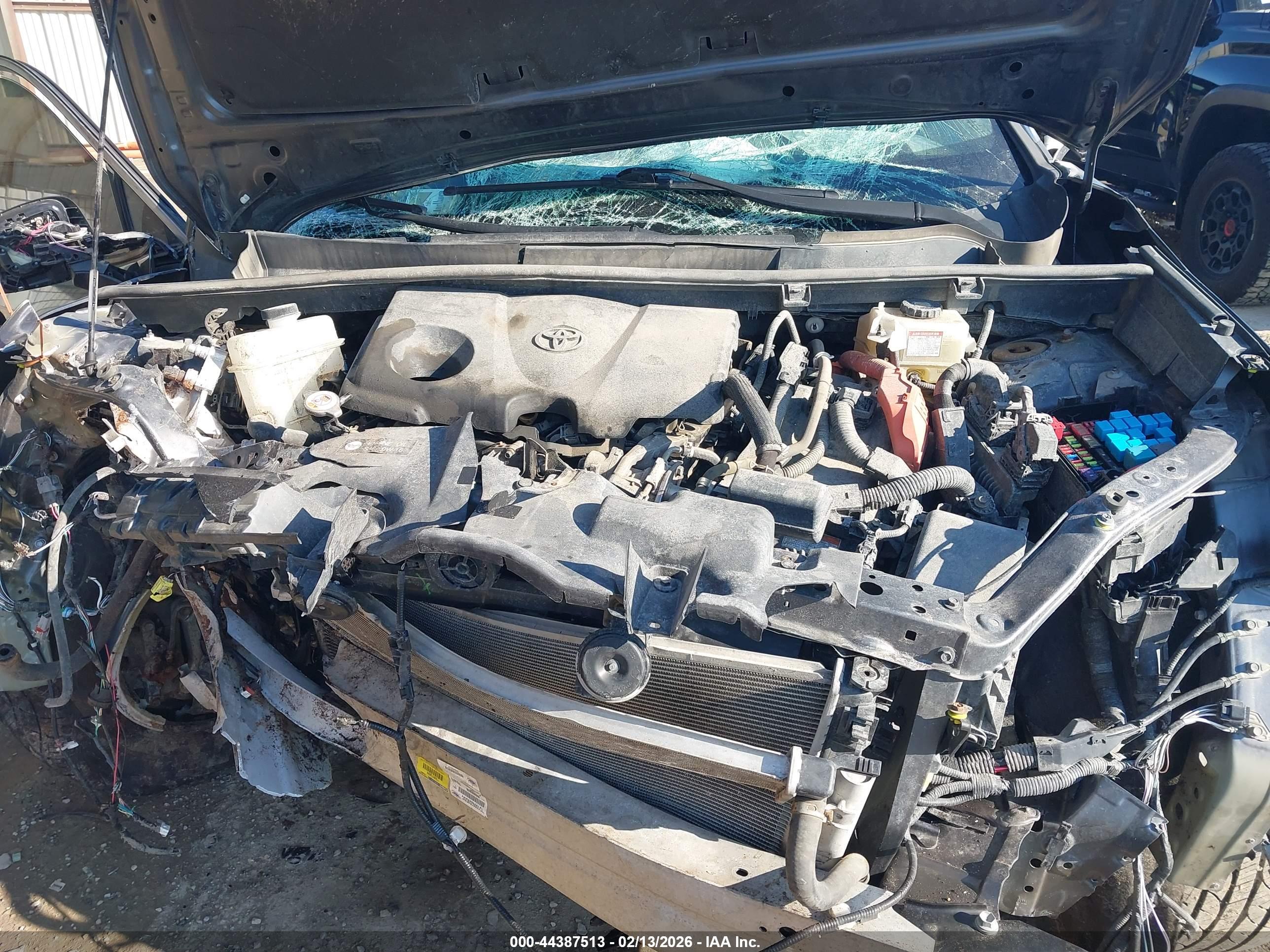 TOYOTA RAV4 image 10
