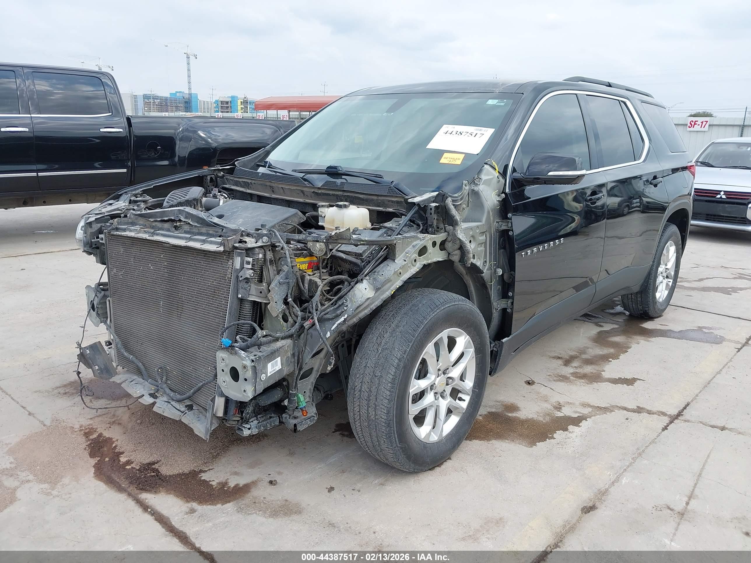CHEVROLET TRAVERSE image 2