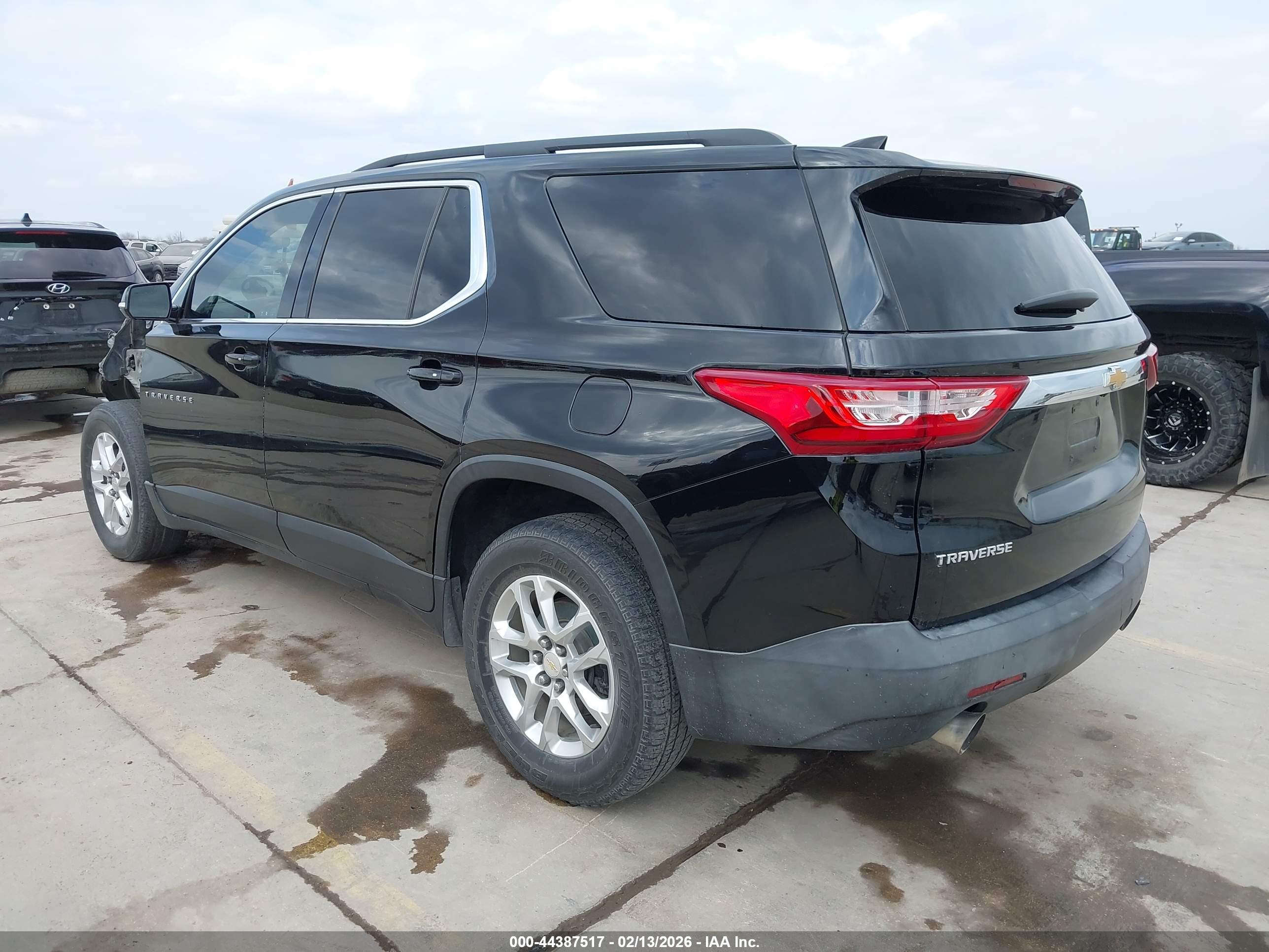 CHEVROLET TRAVERSE image 3