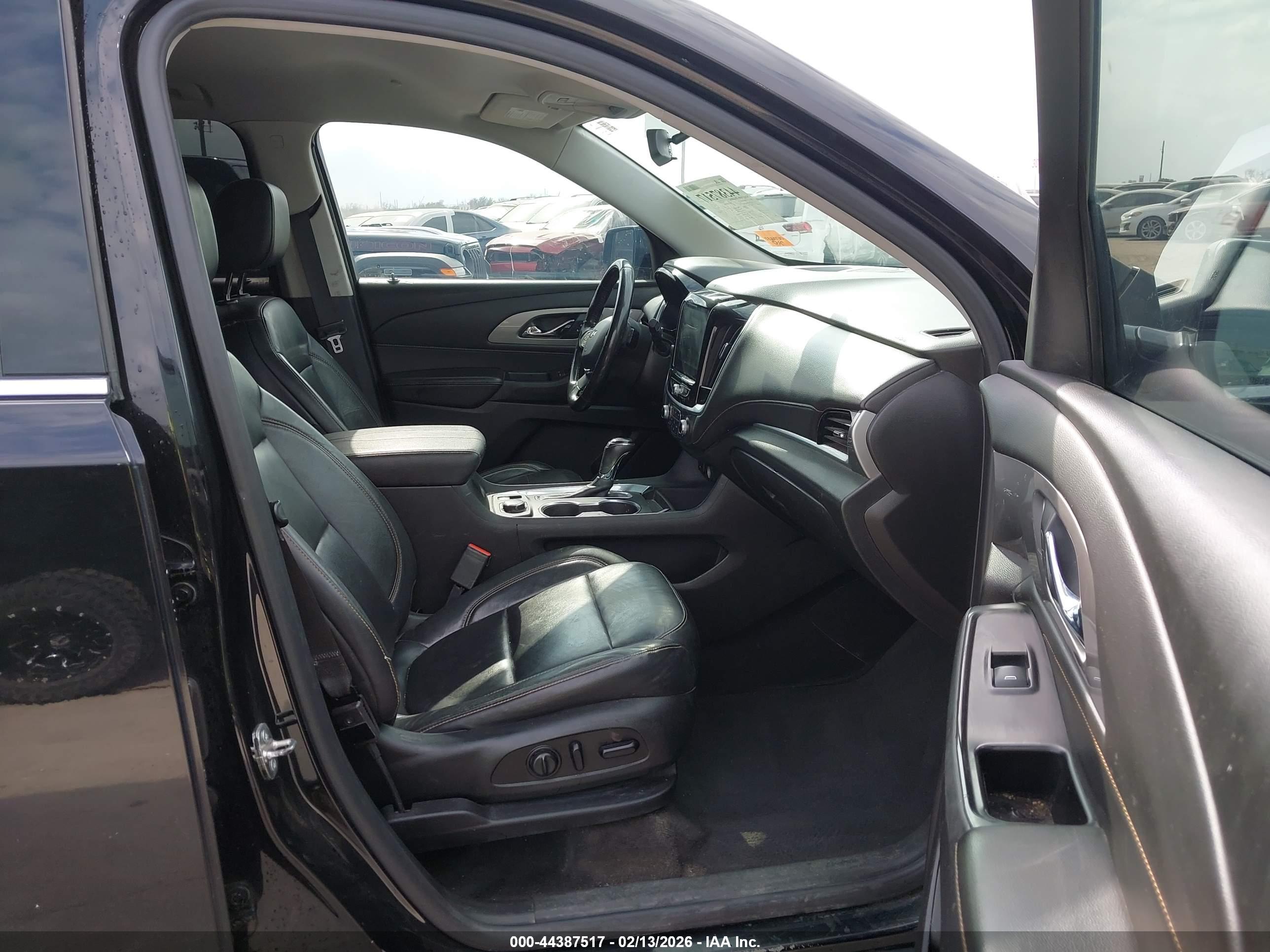CHEVROLET TRAVERSE image 5