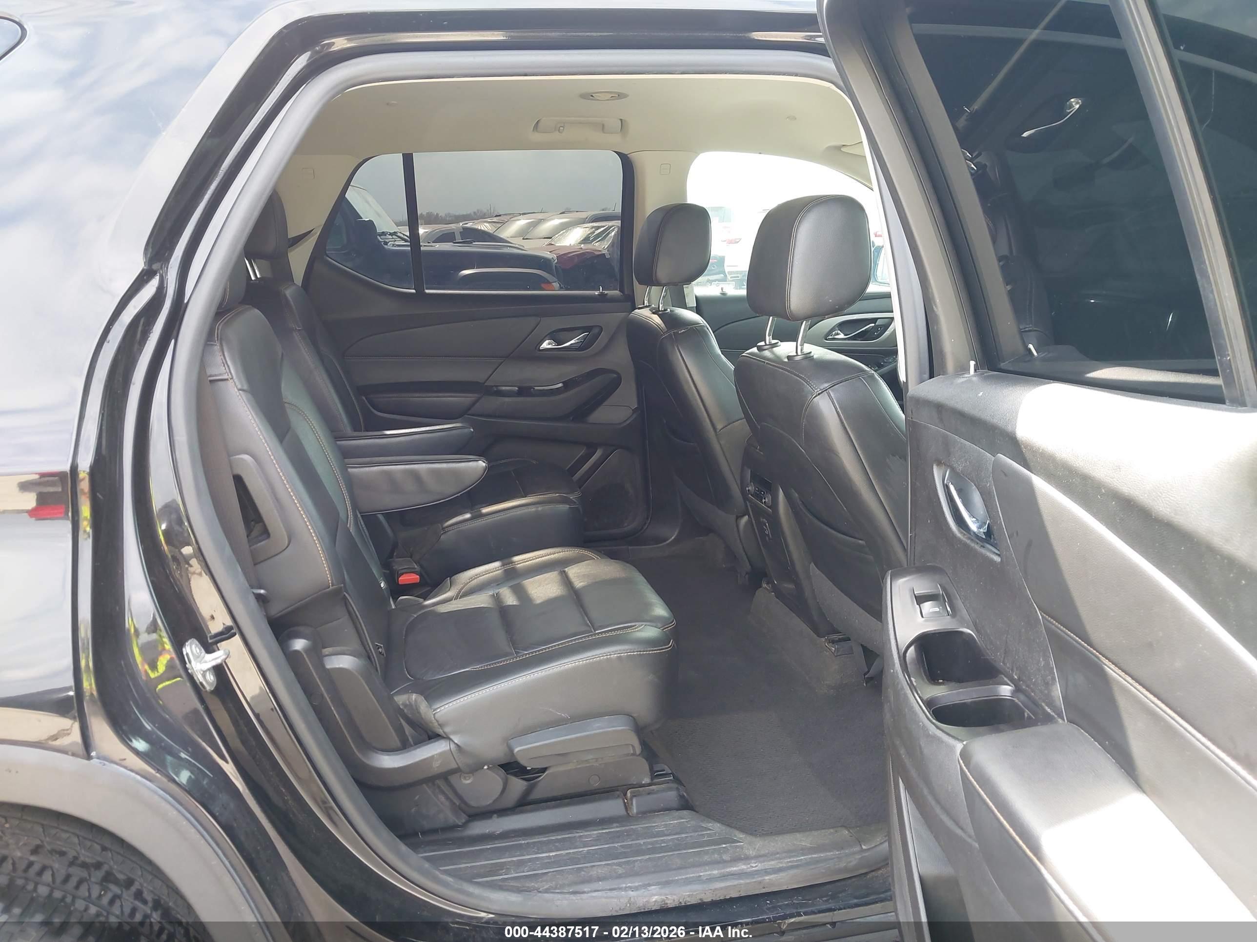 CHEVROLET TRAVERSE image 8