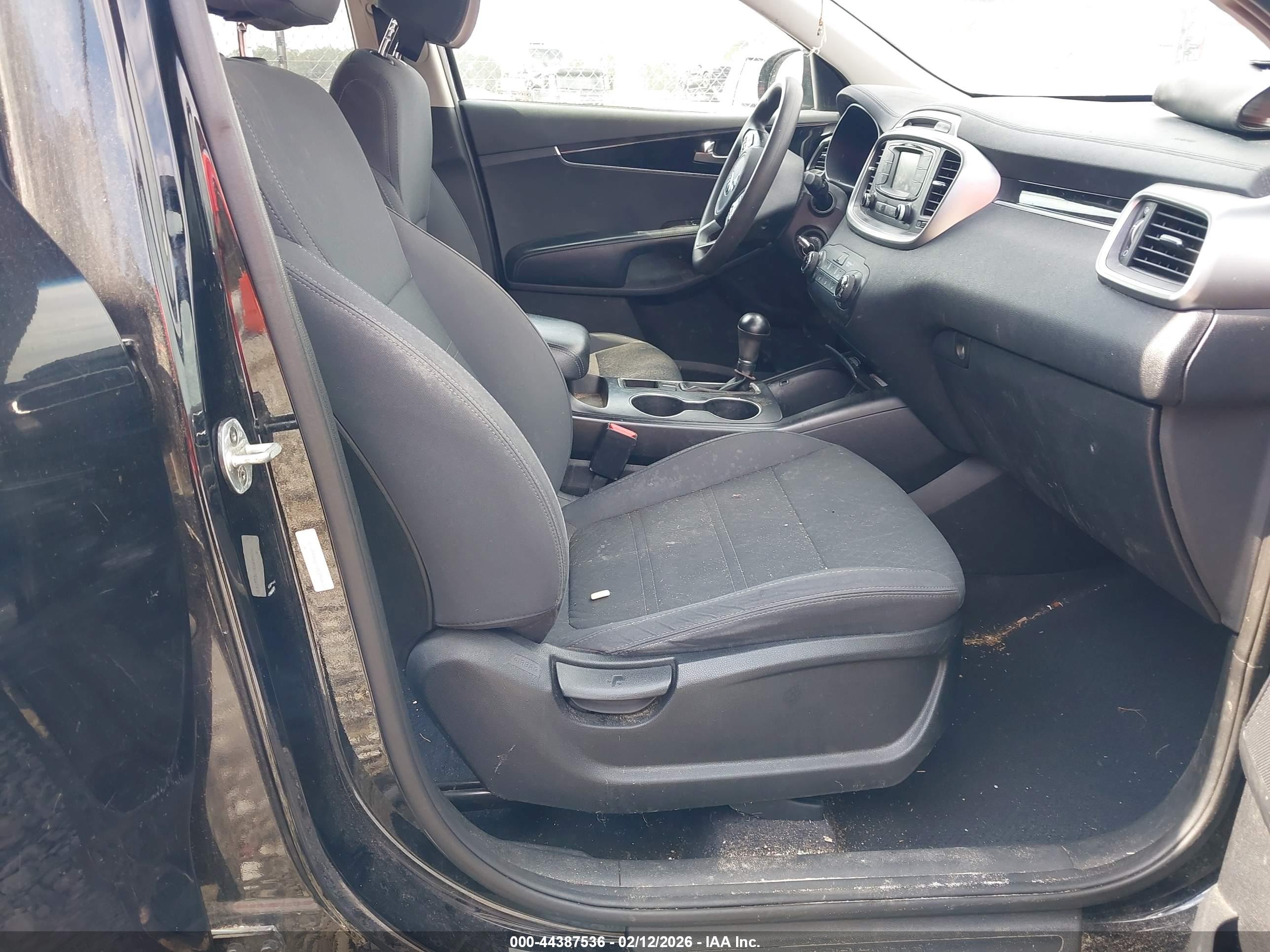 KIA SORENTO image 5