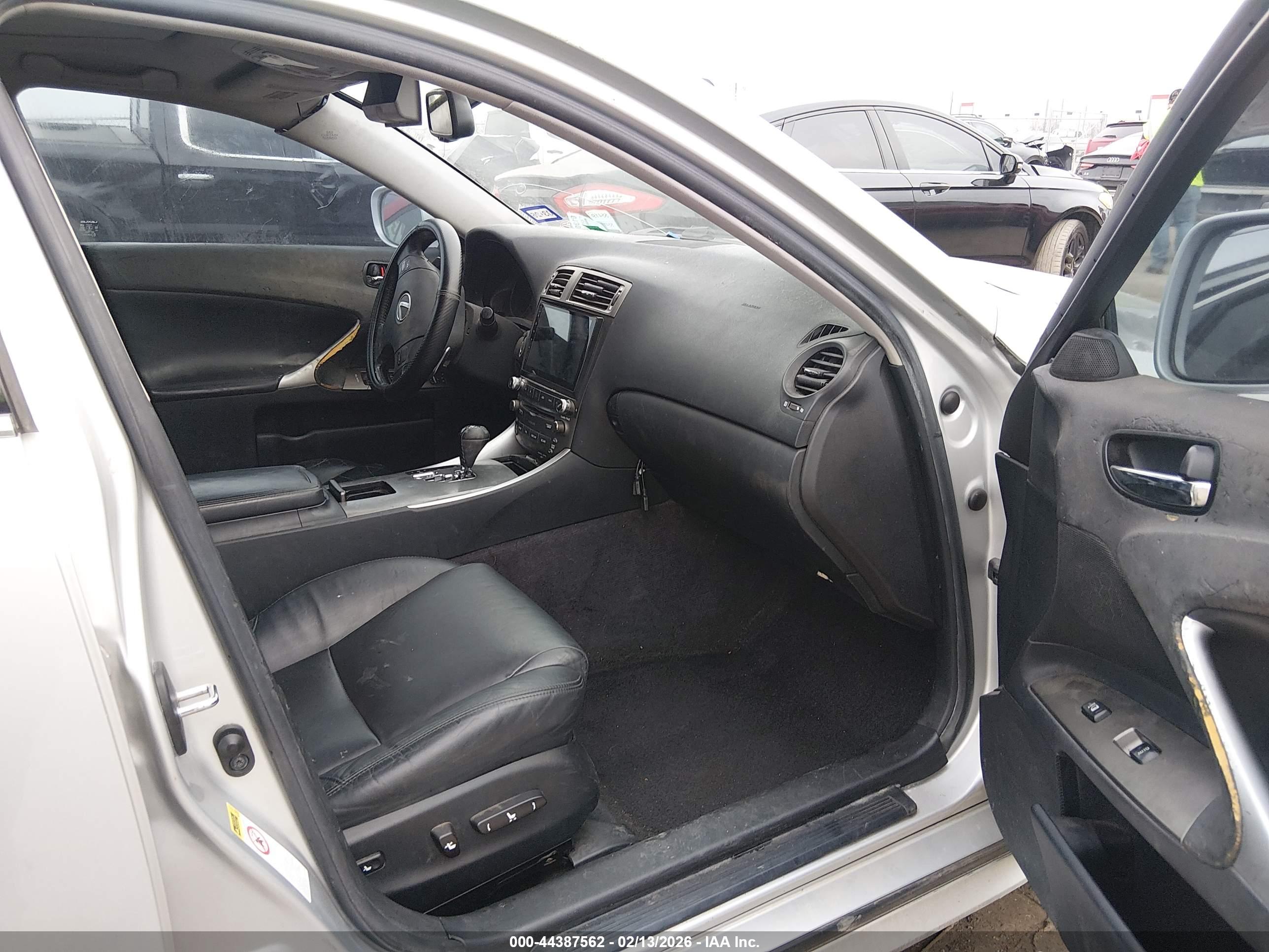 LEXUS IS image 5