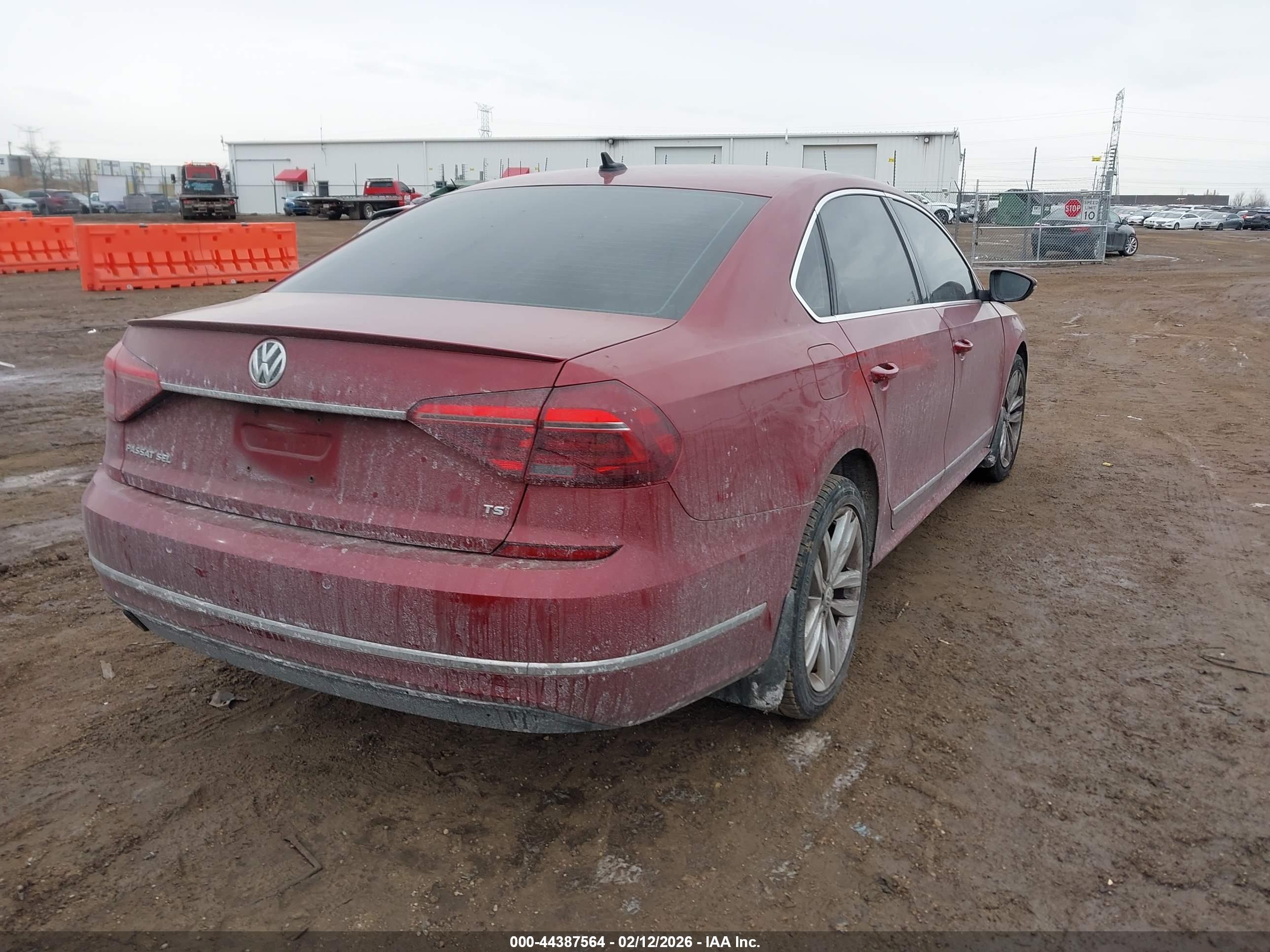 VOLKSWAGEN PASSAT image 4